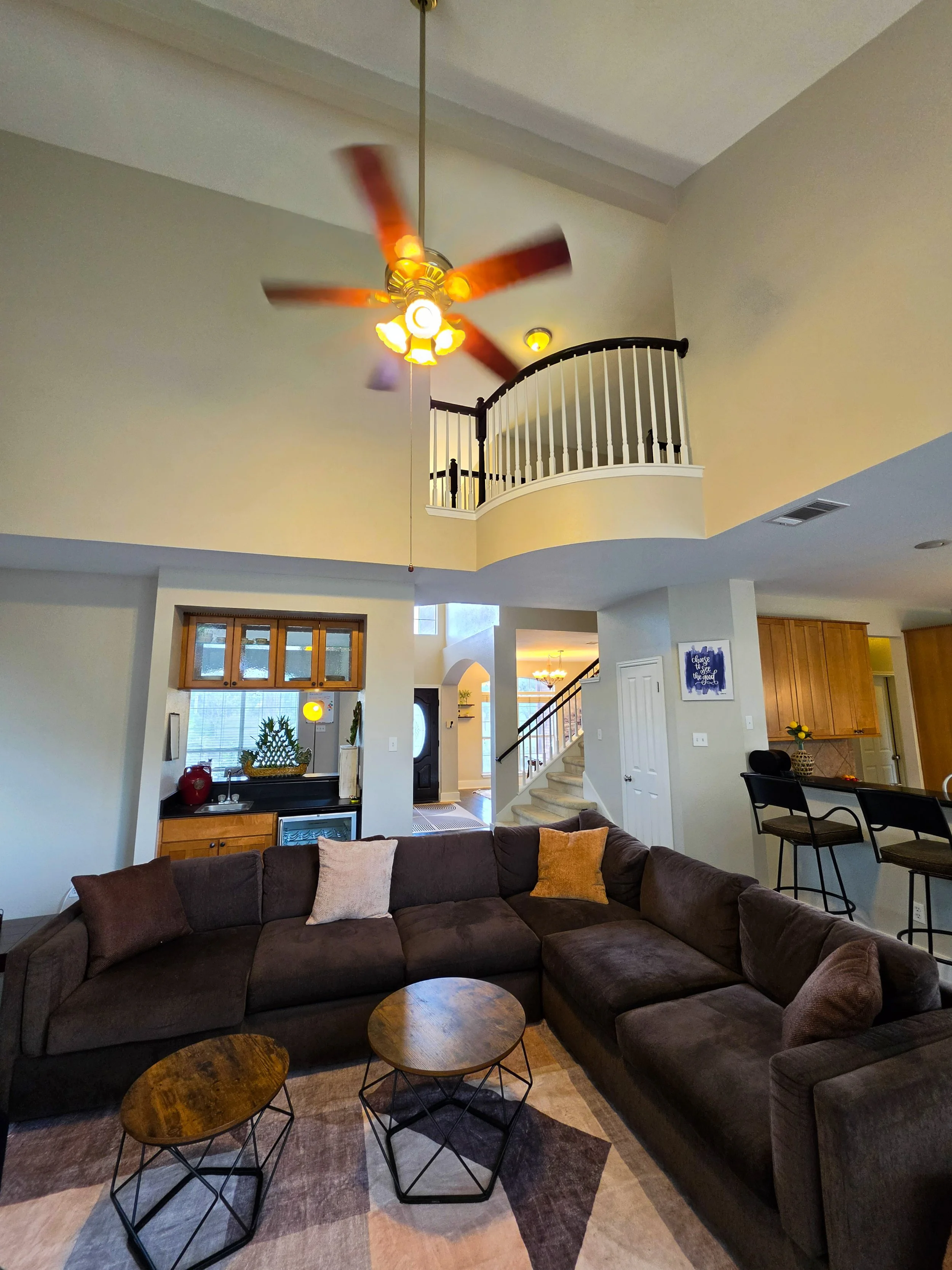 Inside view of a living room at the Fireside house. Fireside Sober Living offers alternative, non-AA, non-traditional, AA, and traditional program modalities.