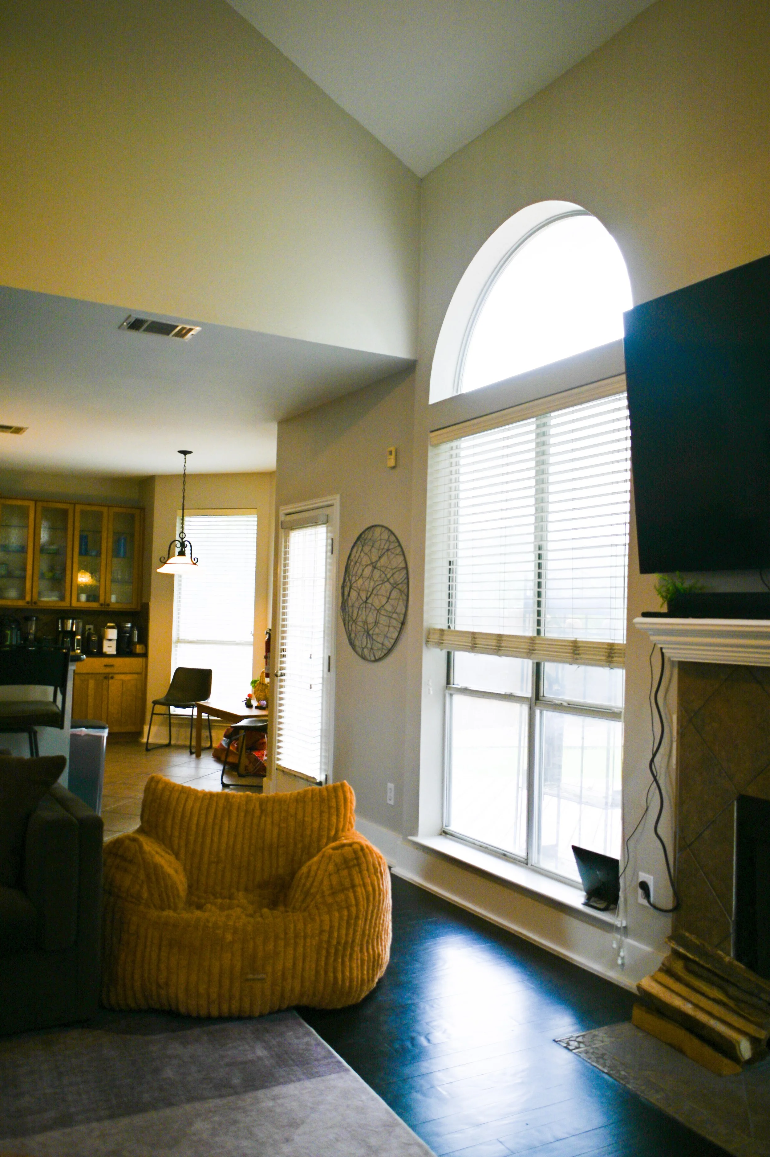 All of our shared rooms have large windows and plenty of natural light. Fireside Sober Living offers alternative, non-AA, non-traditional, AA, and traditional program modalities.