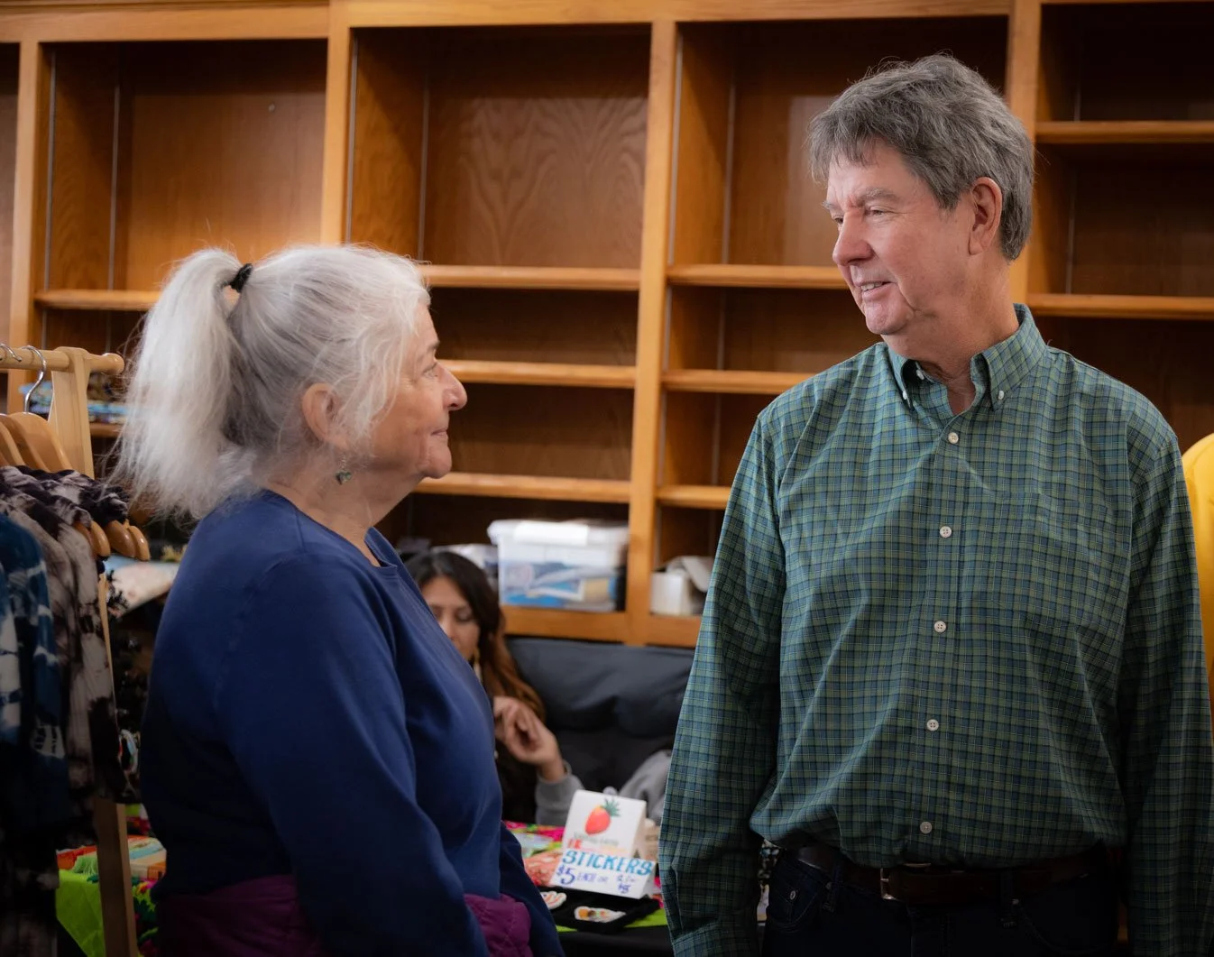Kevin Evans in conversation with a woman to learn about her perspective on critical issues facing the south coast of Mendocino County.
