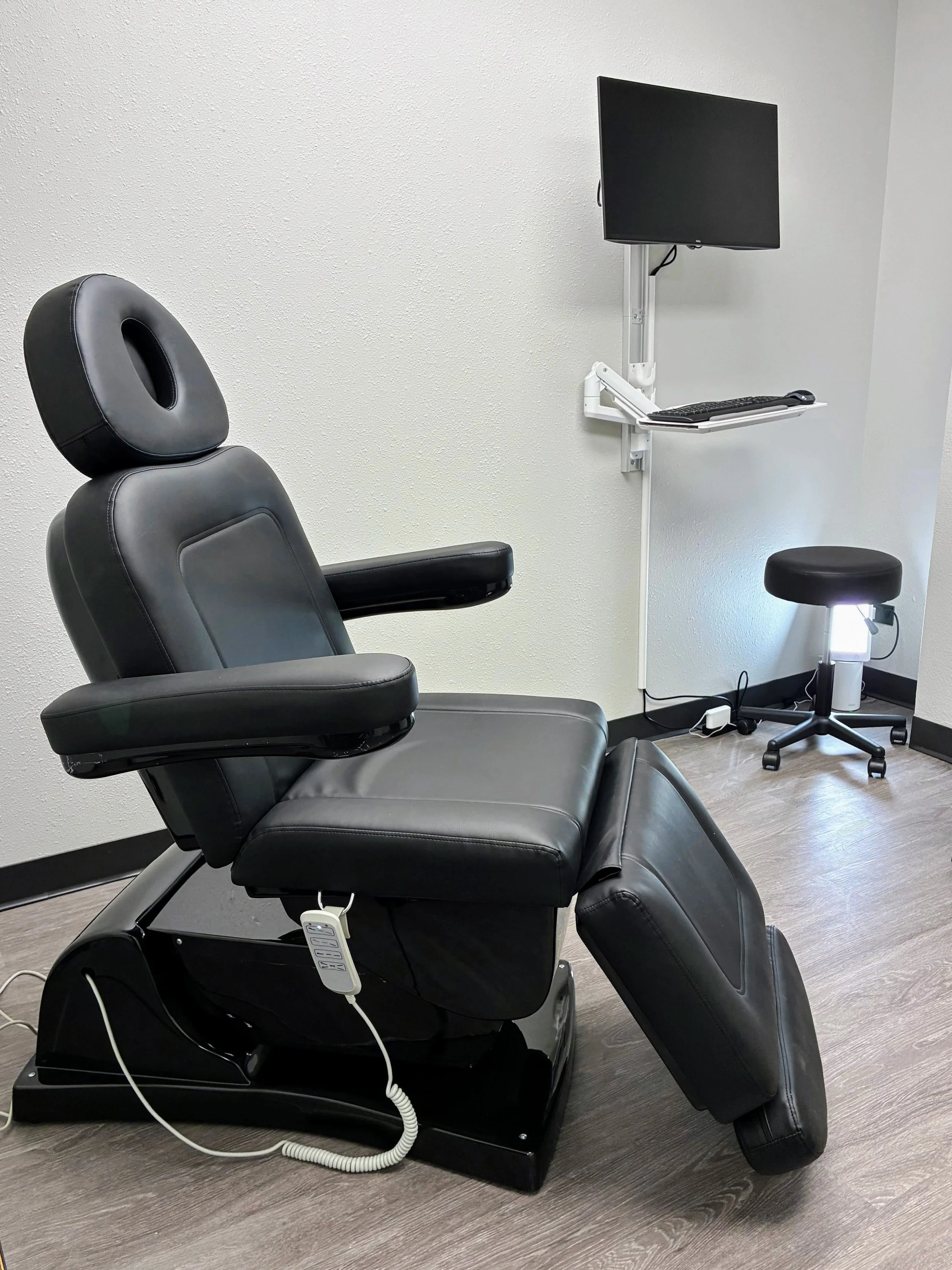 State of the art medical recliner for patients at Live a Better You Medical Clinic and Spa.