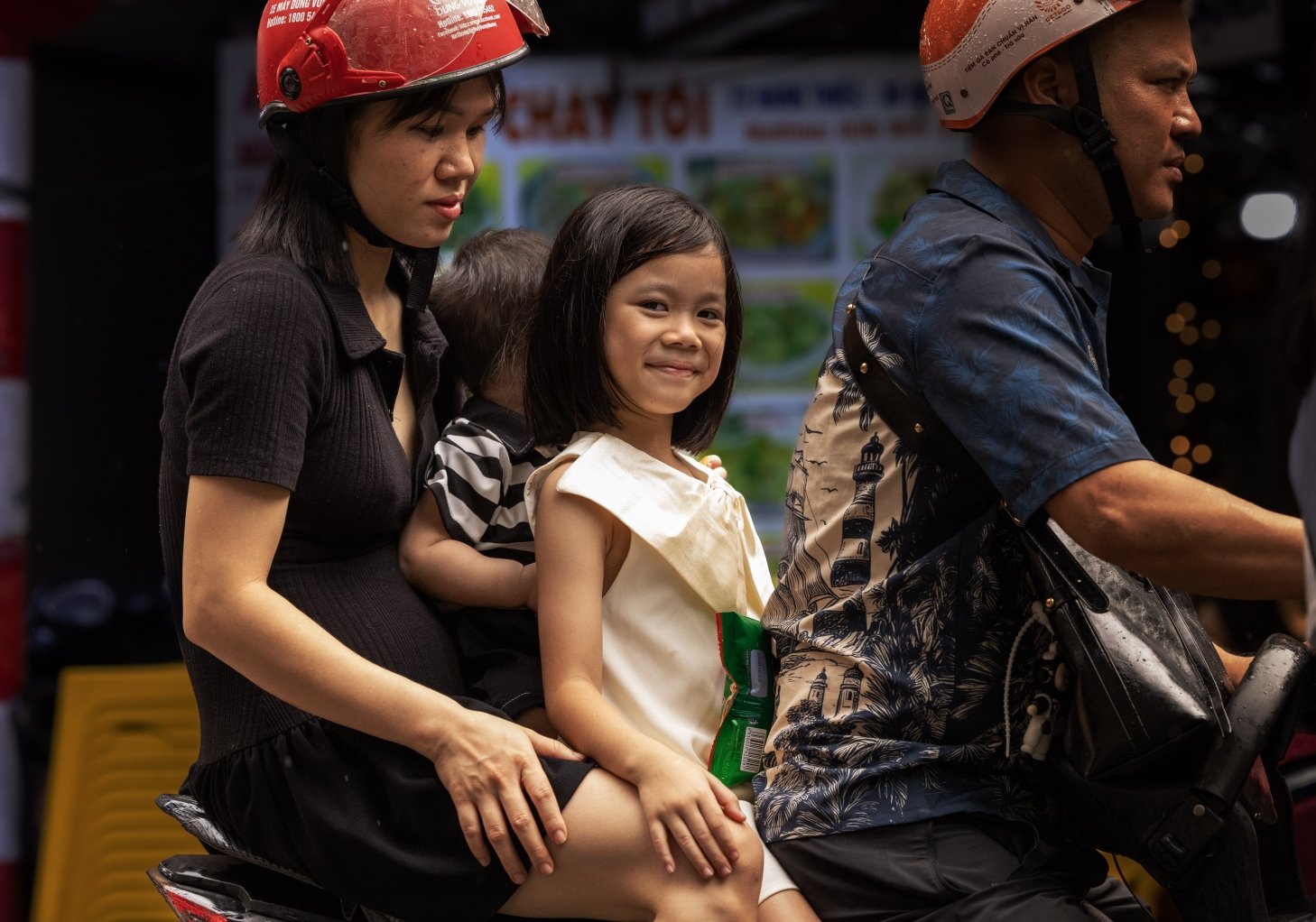hanoi moped family copy.jpg