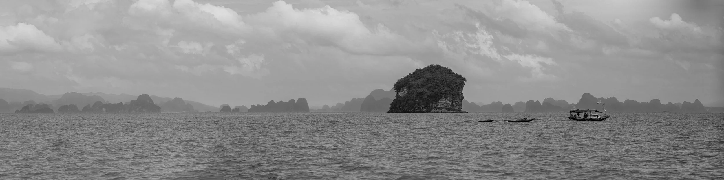 bai tu long bay fisher pan bw.jpg