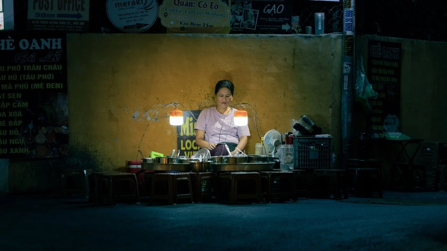 vendor in hoi an at night.jpg
