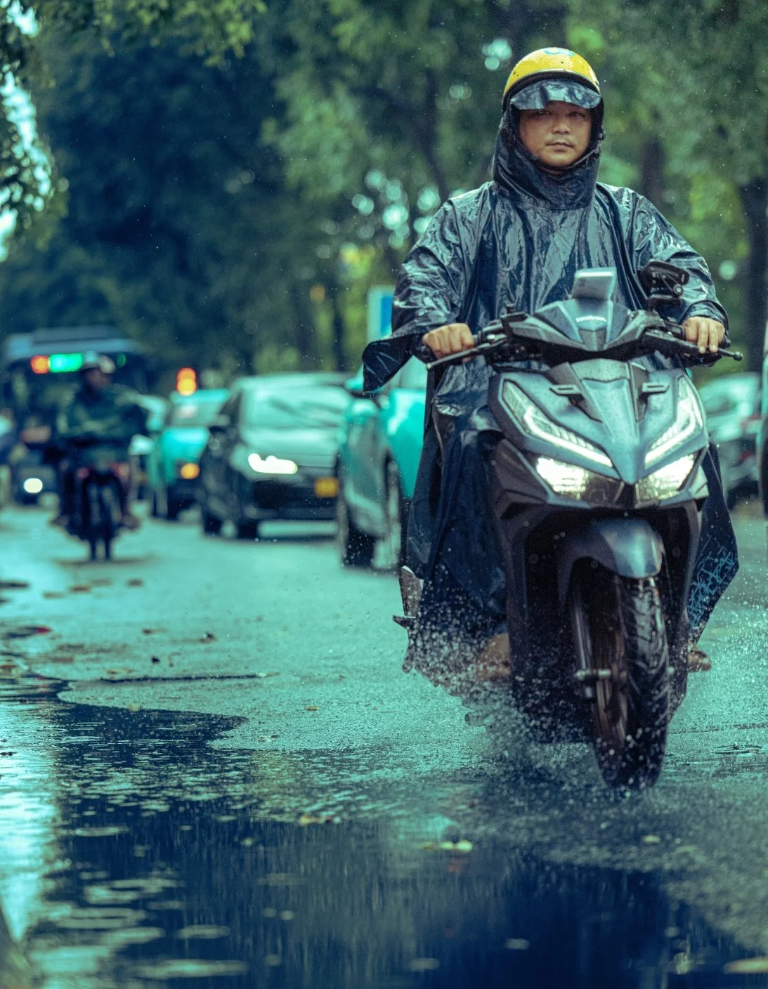 moped rider in the rain.jpg