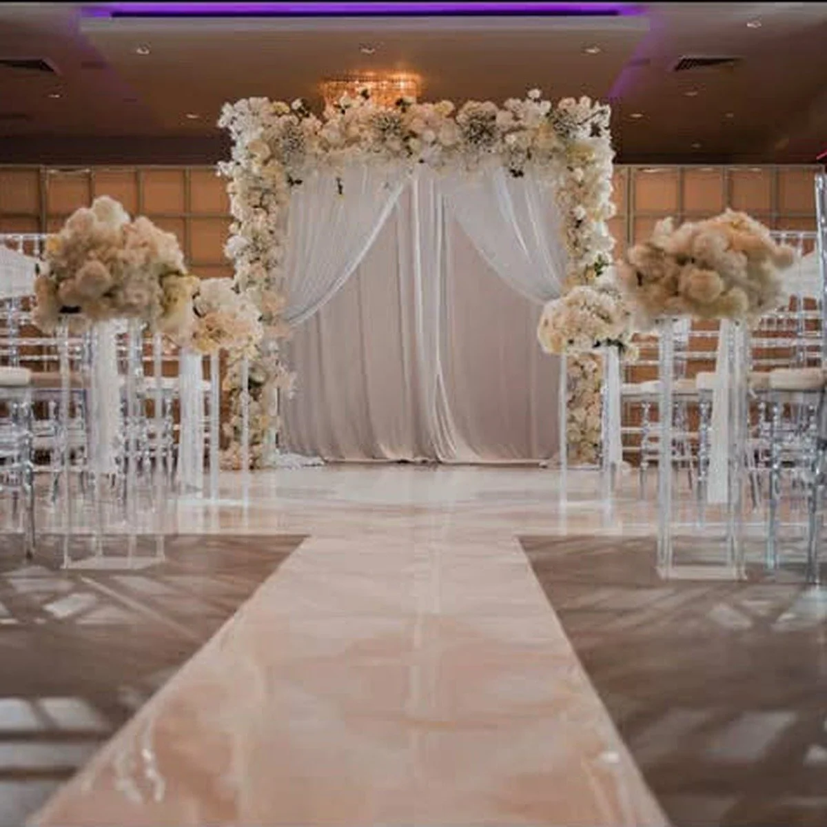 Arche florale classique – Allée des mariés