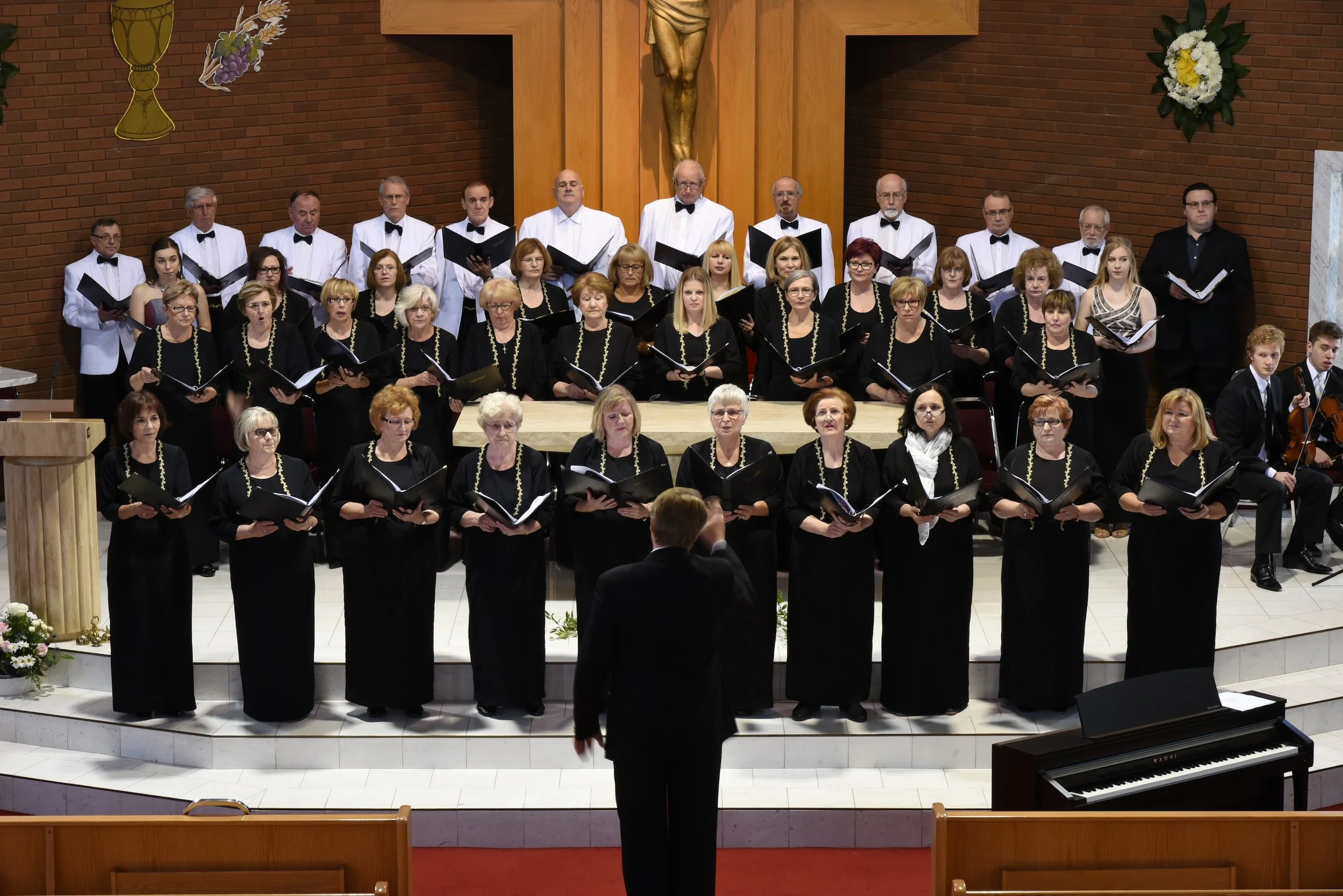DSC_6699 Full choir.JPG