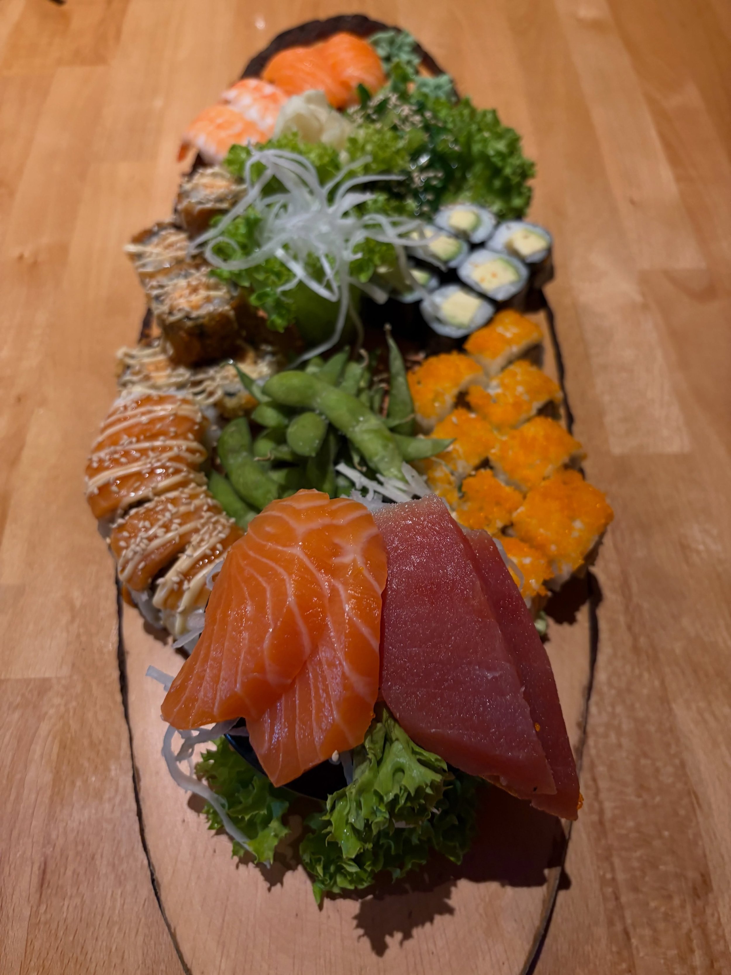 Sushi Heaven mitten in Berlin 😍 👉 ZENSATION Berlin

@dennis.sierraa 

#sushi #sushilover #berlinfoodie #berlinrestaurant