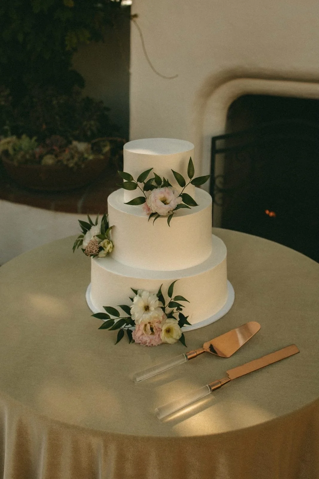 14-wedding-florist-cake-flowers-orange-county.jpeg