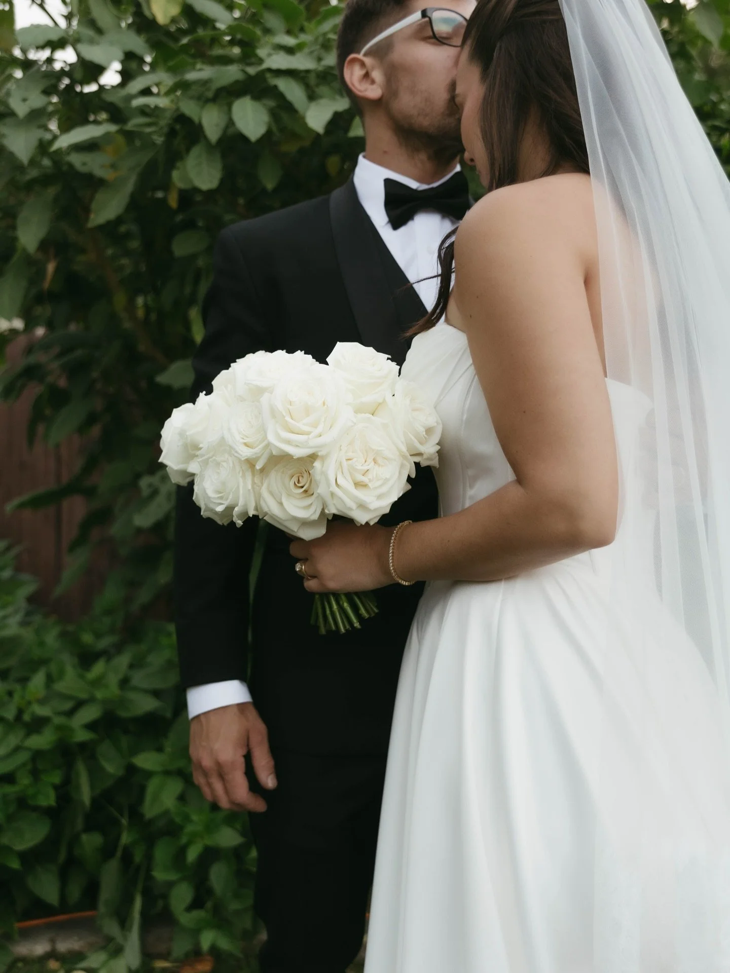 Ceremony details from Nicole &amp; Zachery&rsquo;s dreamy wedding day 🤍

Photography: @byalexnena 
Florals: @lagunamoonflowers