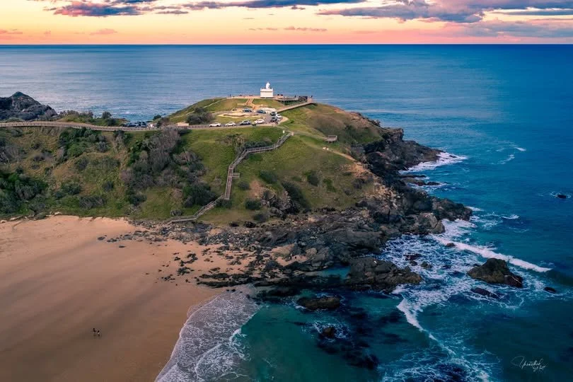A fab view of the heritage-listed Tacking Point Lighthouse. Go for the history, stay for the view! Cracking day for it....Big thanks to the talents of @unearthedbymatt for this gem. #discoverportmacquarie #portmacquarie