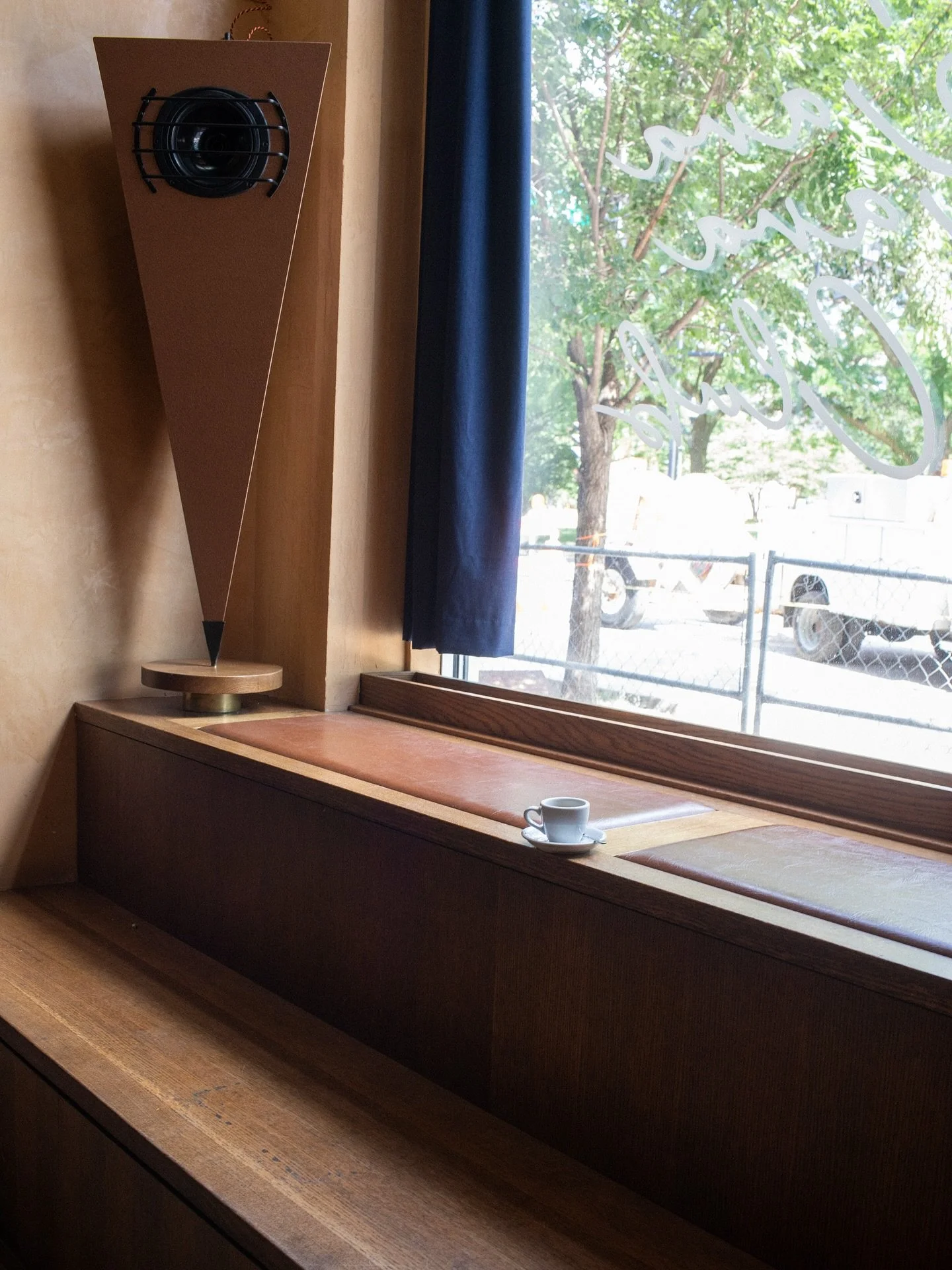 Starting this week we will be playing full length vinyl albums every Friday from 10-1. Enjoy an immersive experience in the listening room @cara.cara.club, featuring high fidelity speakers set up by @midnightaudiochicago and @blesstonio