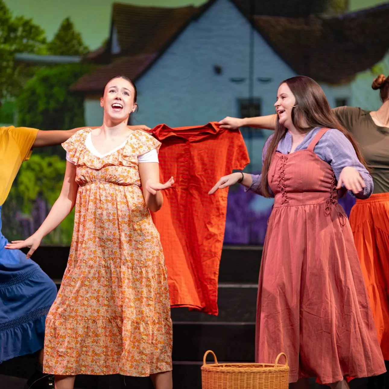 using World Theatre Day as an excuse to post the pictures from Wild Heart (plus some older performances) that I never shared! 😅 I&rsquo;m so thankful to have been a part of the process in creating something so beautiful and new ❤️&zwj;🔥

@trwshows