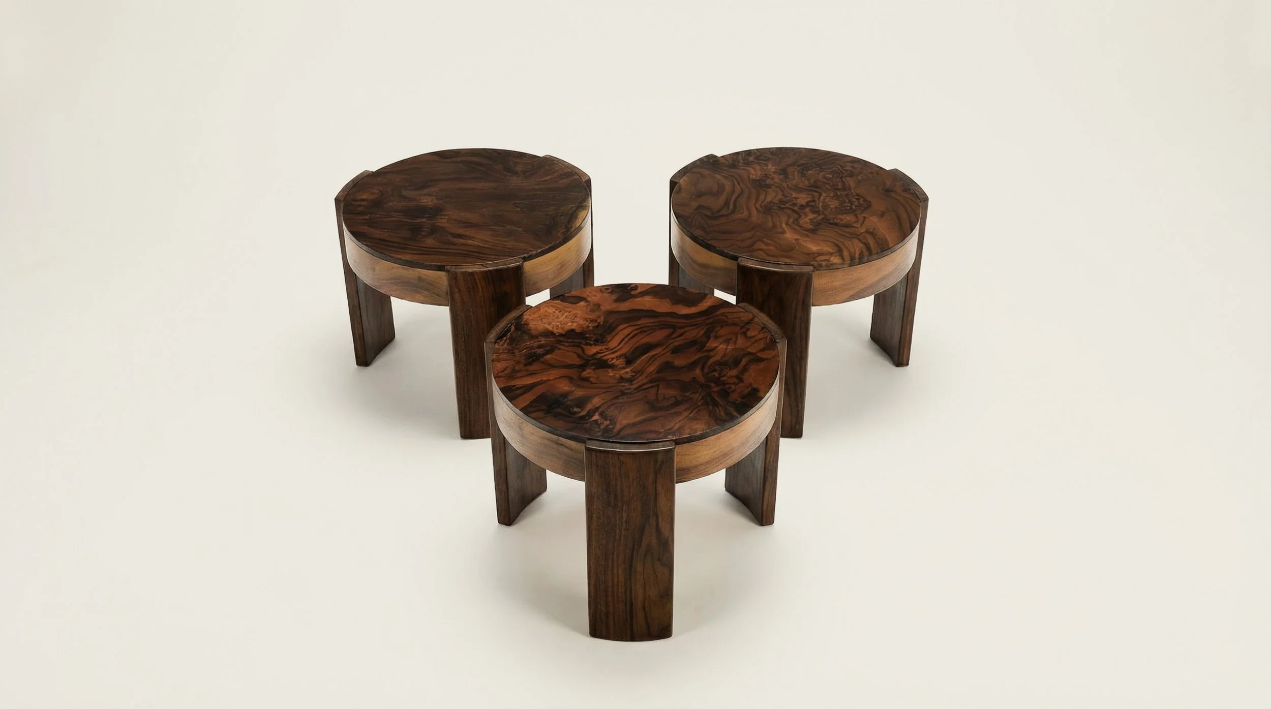 NESTING STOOLS