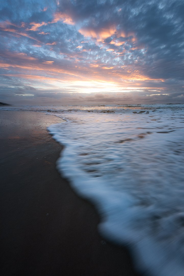 Teewah Sunrise Wave.jpg