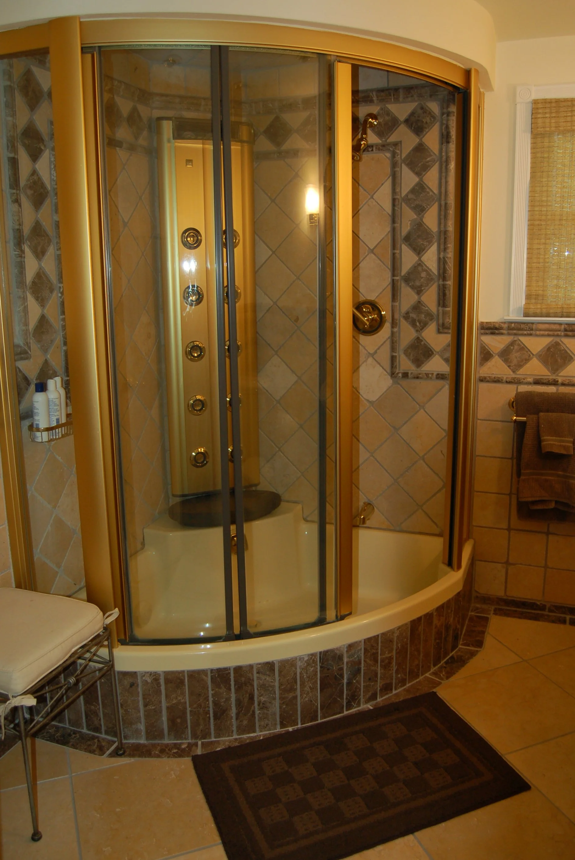 Sanivan_verticalshower.JPG