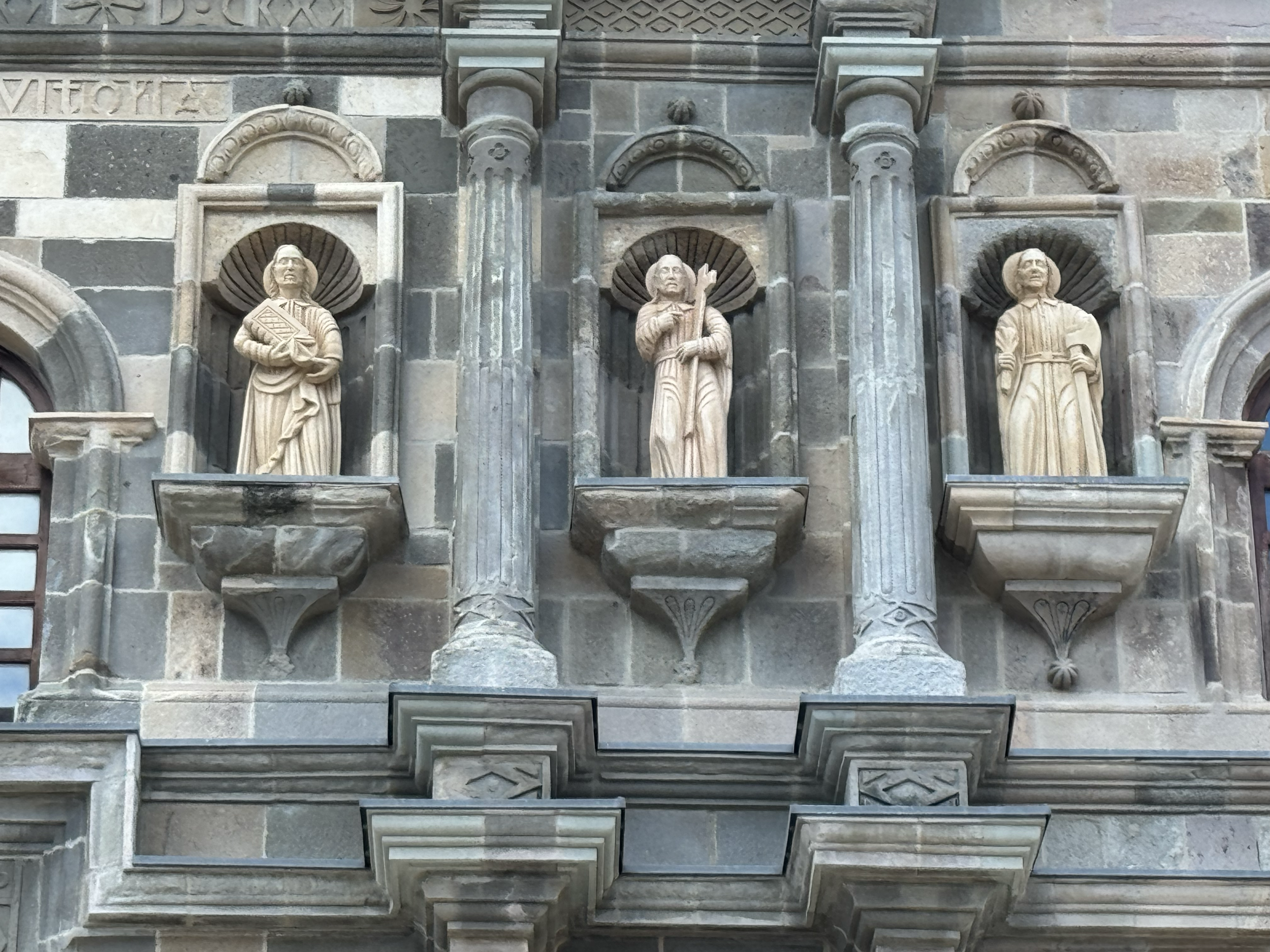 Metropolitan Cathedral Basilica statues