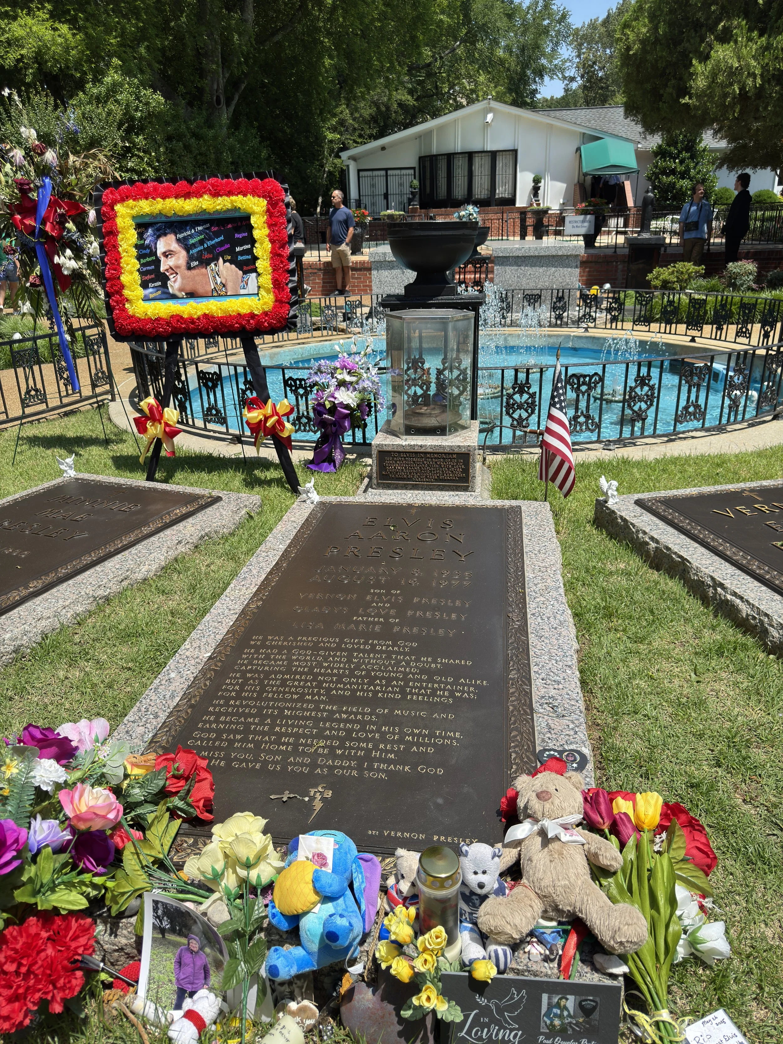 Elvis's Burial Site