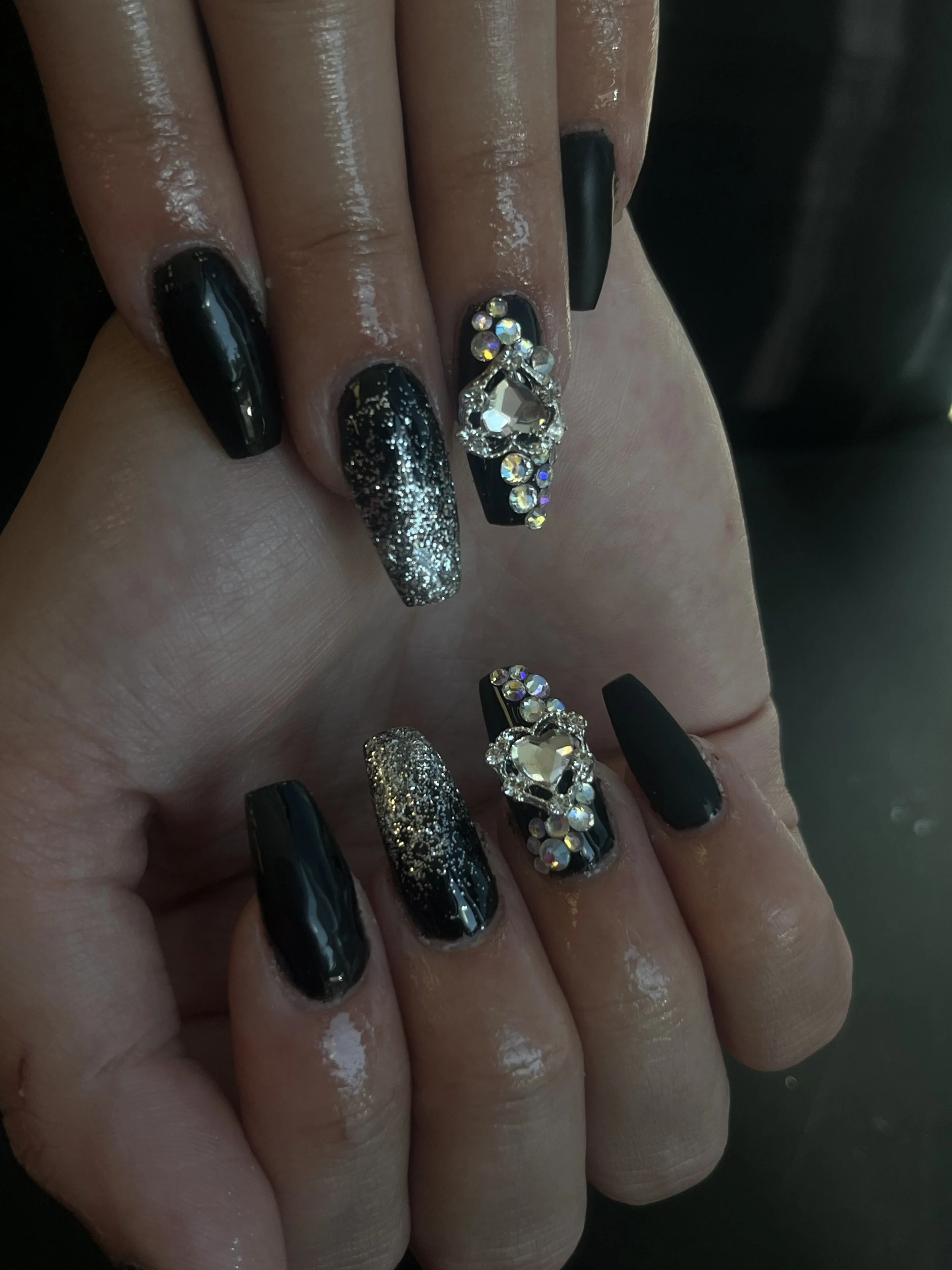 Black nail set by private nail tech in Winnetka, SFV