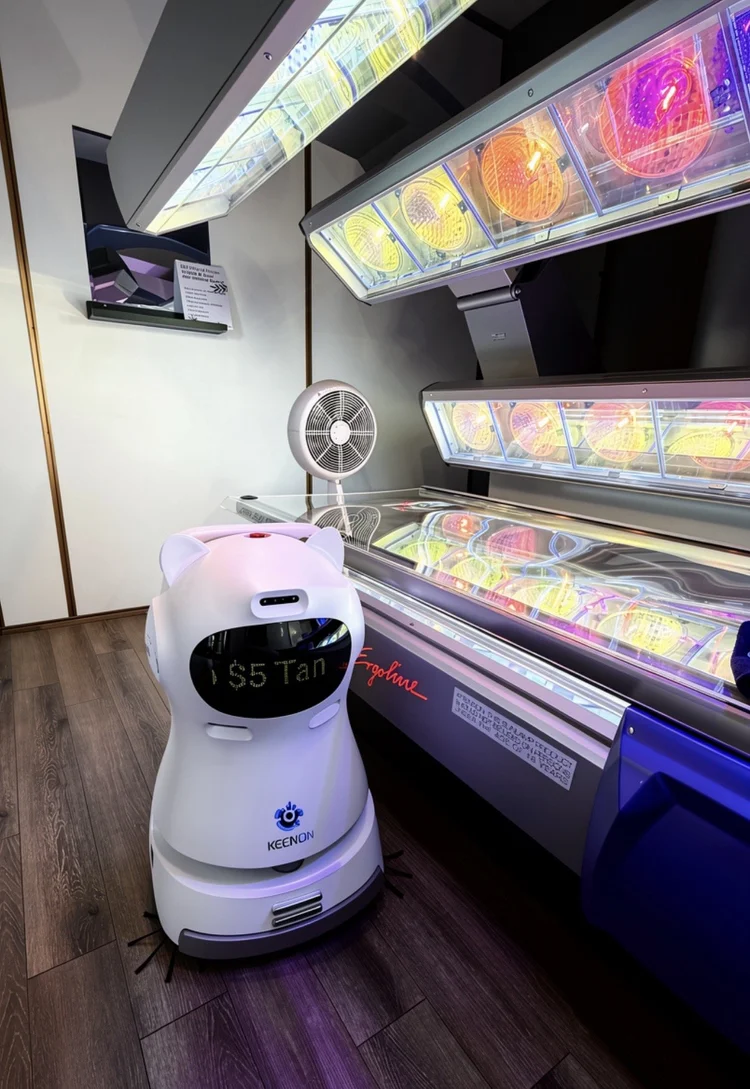 CleanPro C30 in a tanning salon