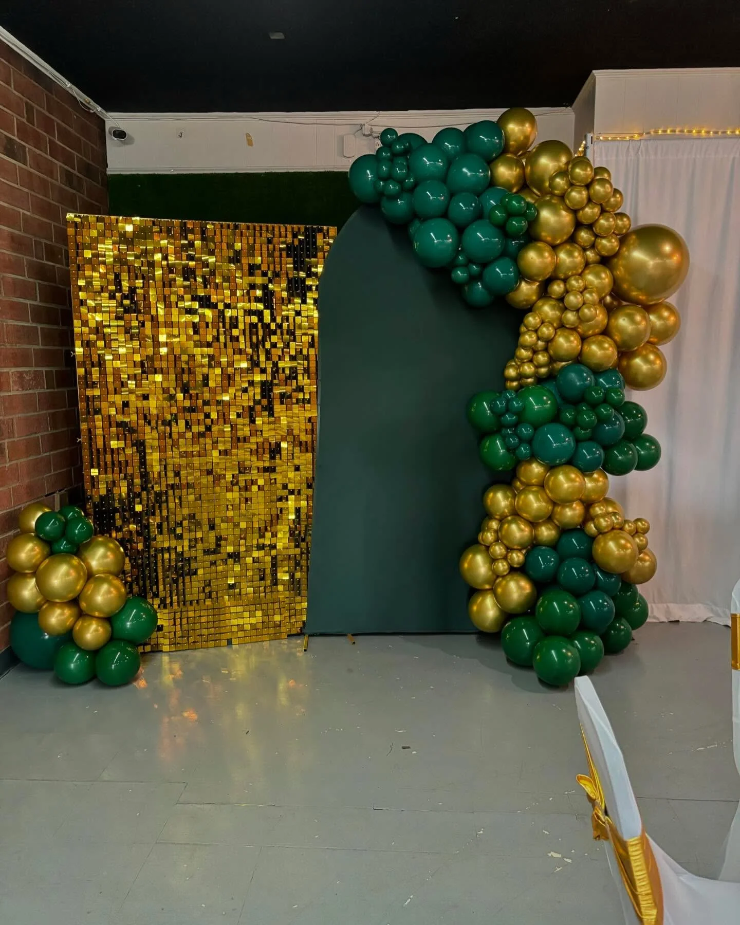 Anniversary party #balloongarland