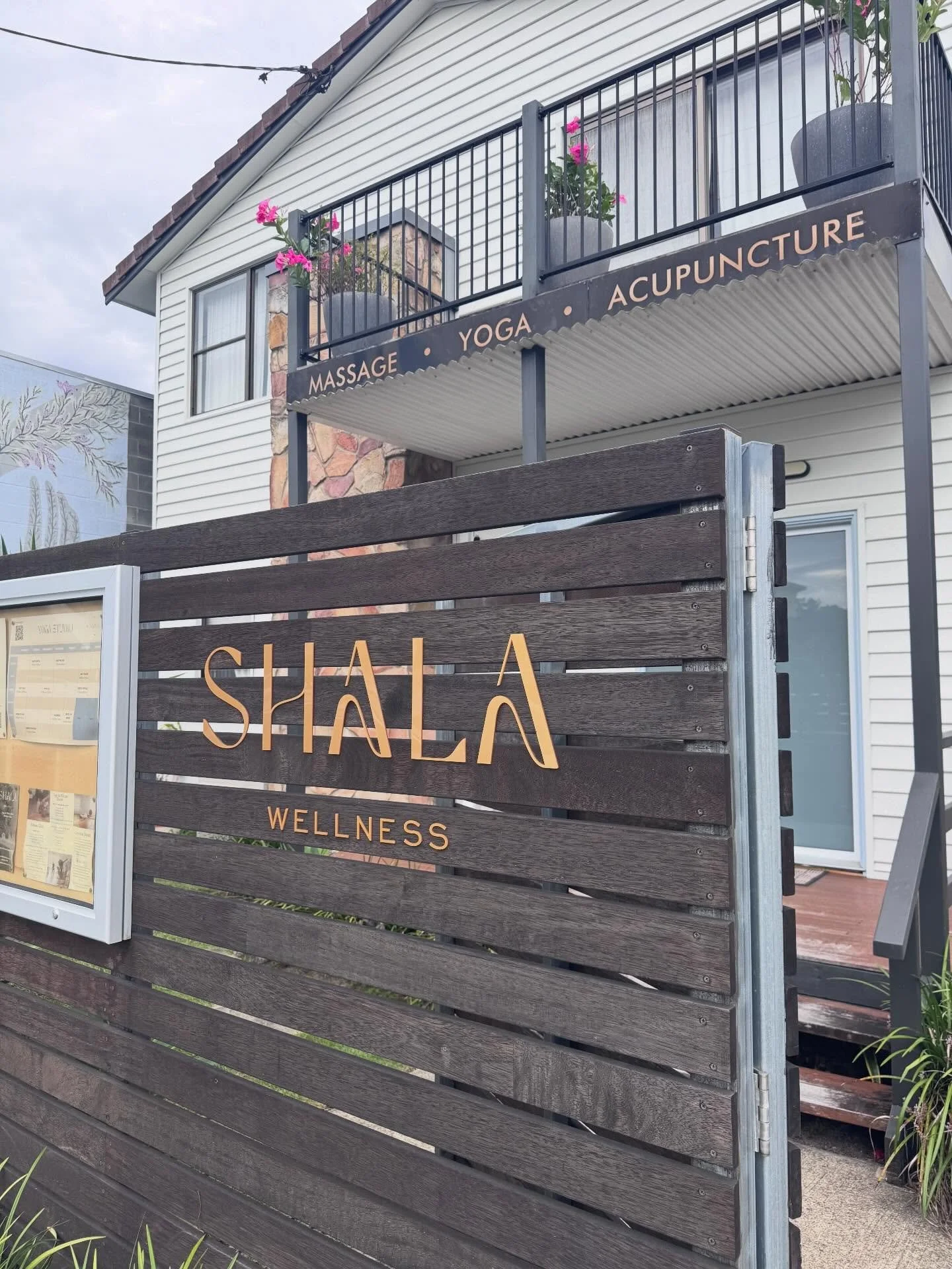 Today&rsquo;s the day! 🌿
Grounded in Spirit is officially open.
After years of training, working with families in Alice Springs, and following the call back to the coast - I&rsquo;m here. Ready to support you in reconnecting with yourself, your body