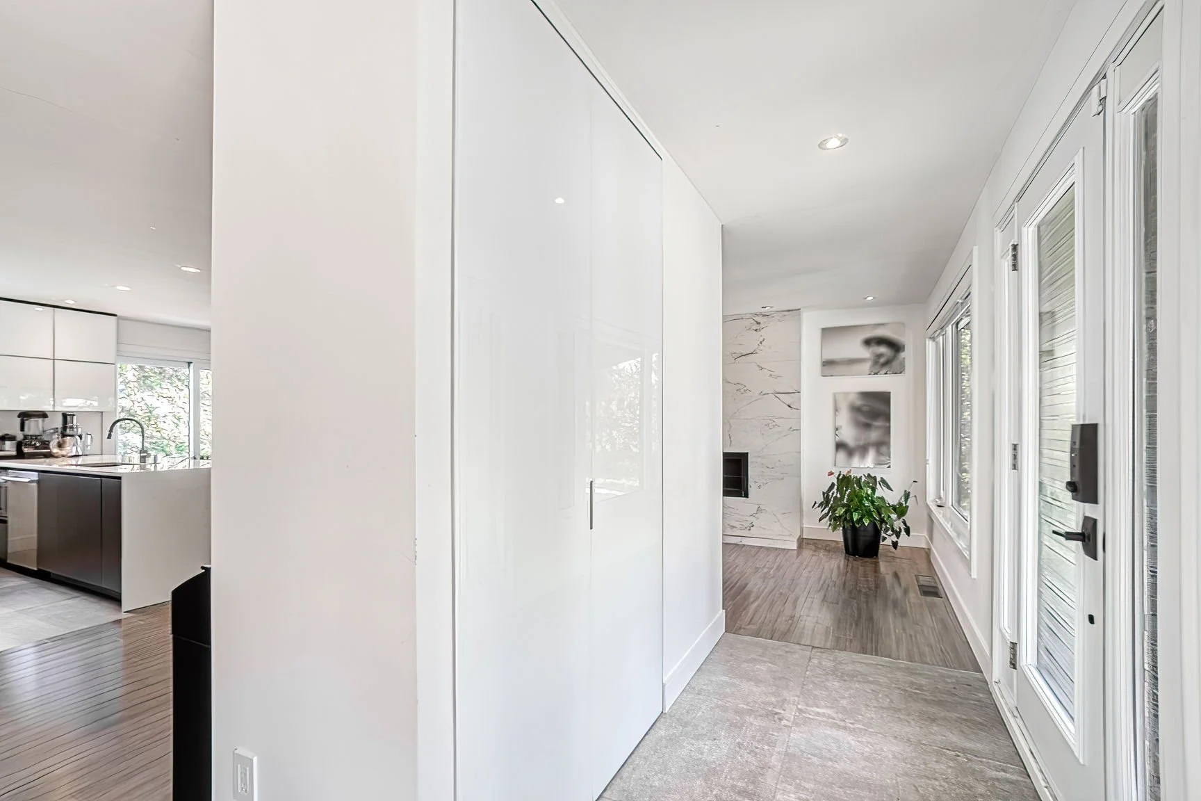 Bungalow entrance renovation in Pierrefonds, West Island Montreal, fully redesigned to open up and brighten the space, combining functionality with a modern, elegant look