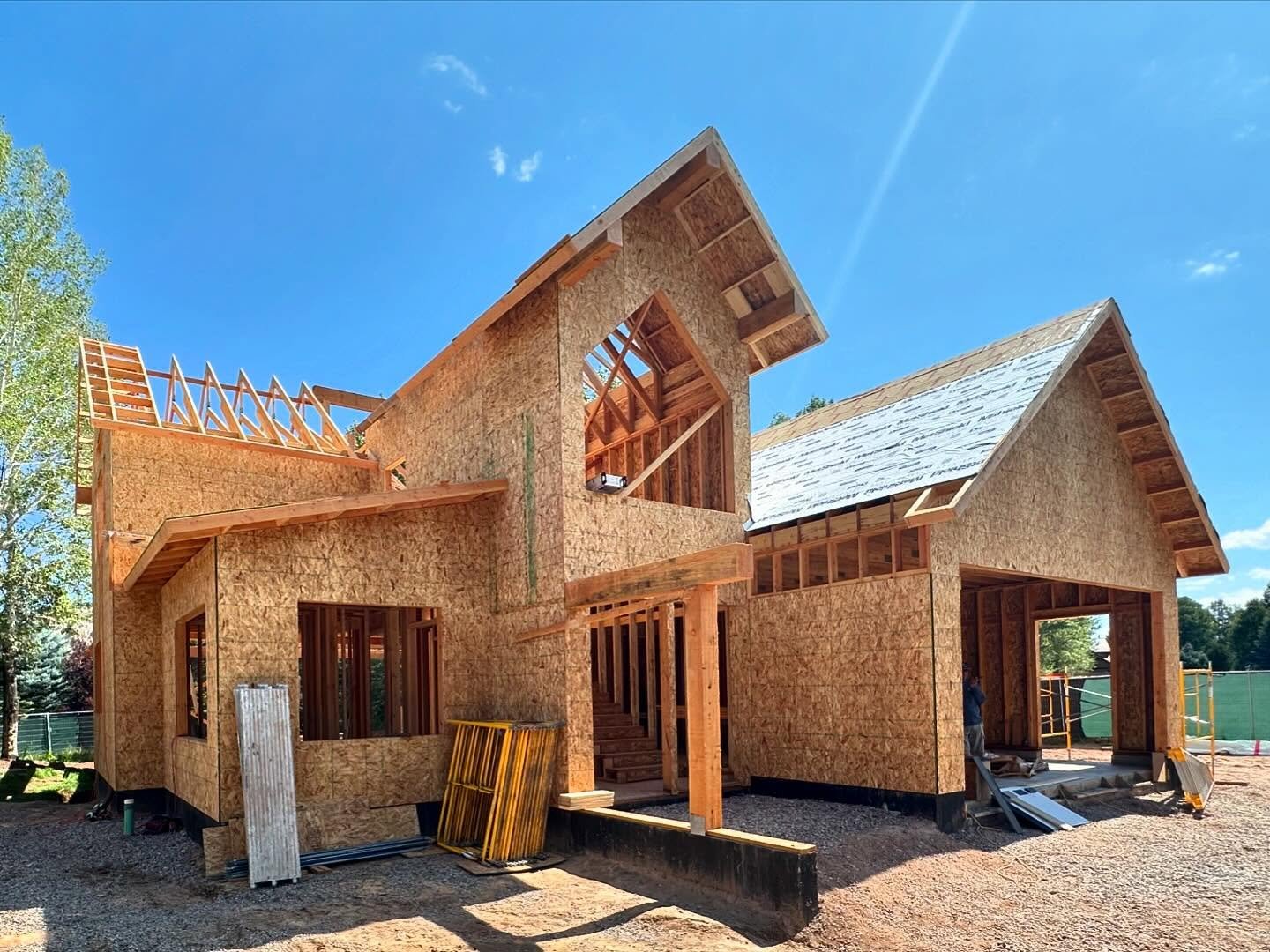 Always a treat when hard work begins to take shape and come to life on-site. We&rsquo;re excited to continue seeing this Aspen Glen home develop as the craftsmen and trades put their touch on it!
#aspenglen #mountainliving #mountainhomesforsale #carb