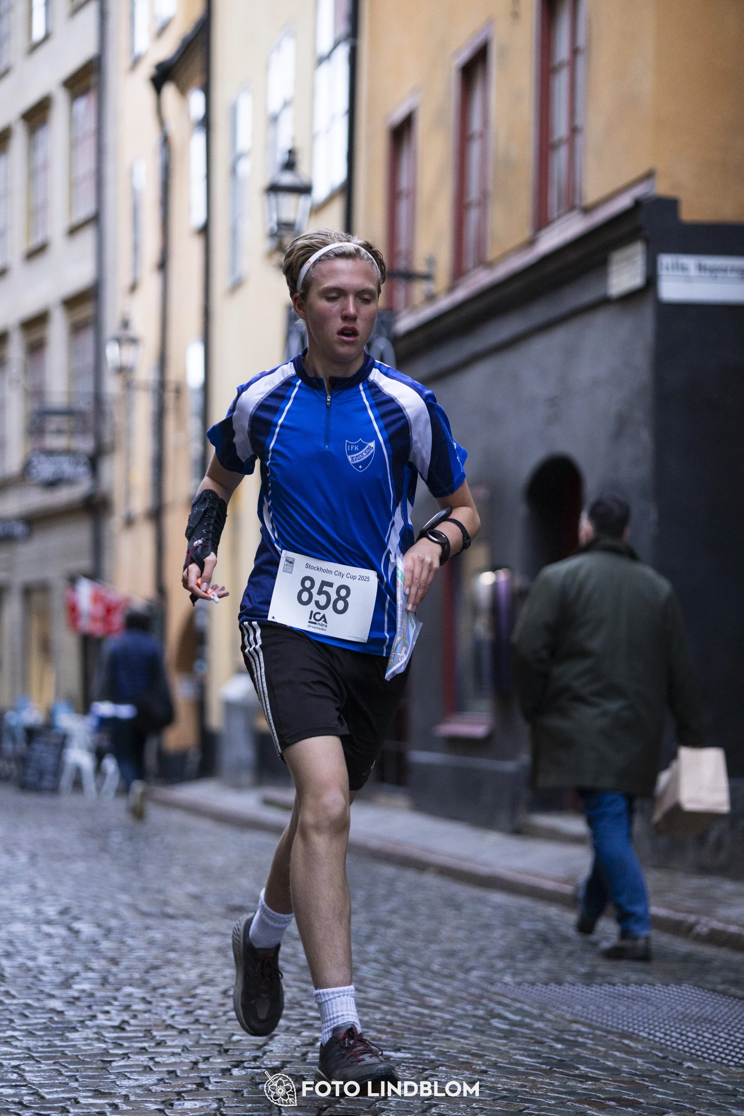 A picture from the first stage of the Stockholm City Cup sprint orienteering competition in "gamla stan" which is the old part of Stockholm