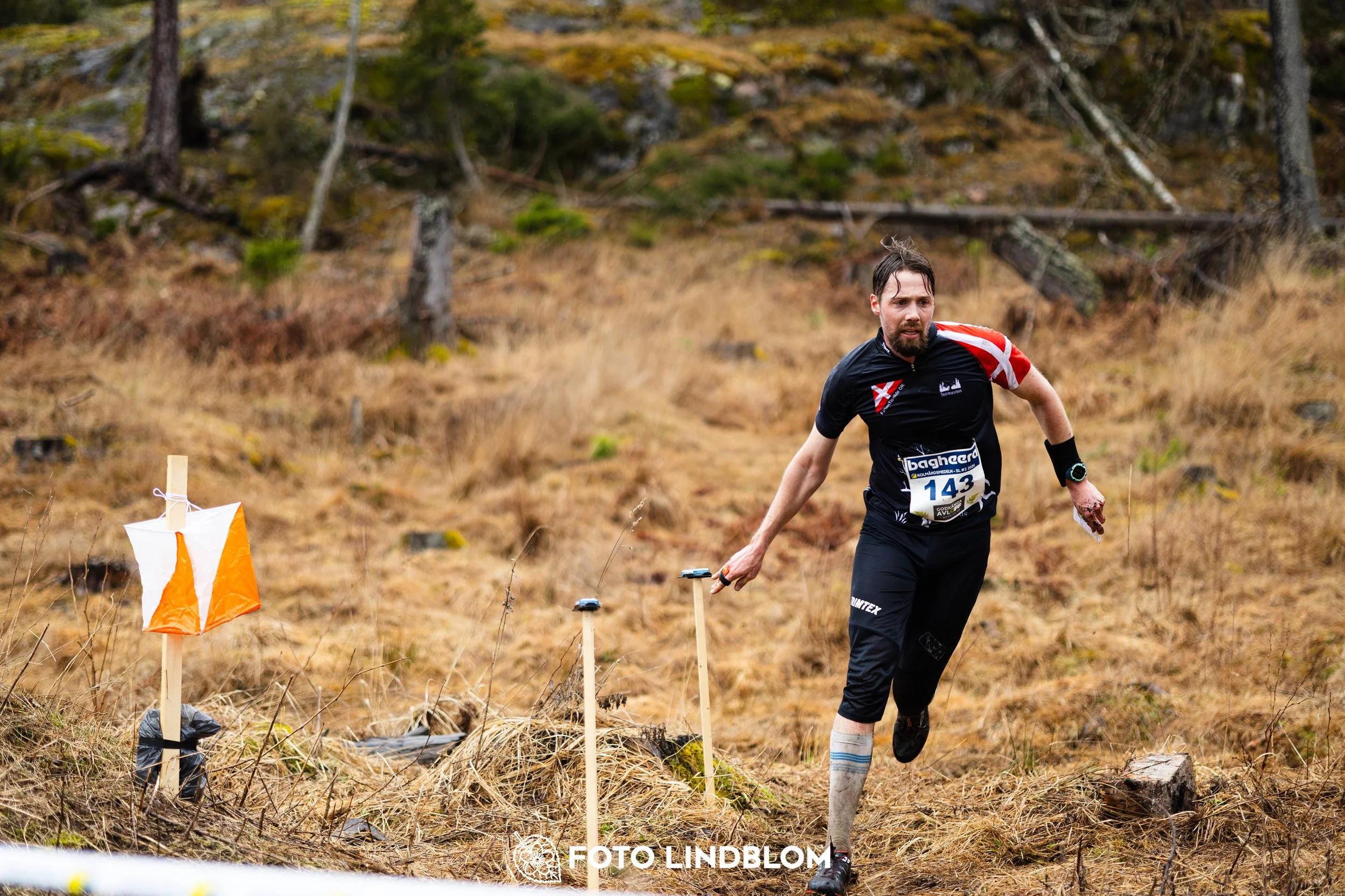 A moment captured during the Swedish League orienteering competition in Kolmården 2026 by Foto Lindblom.