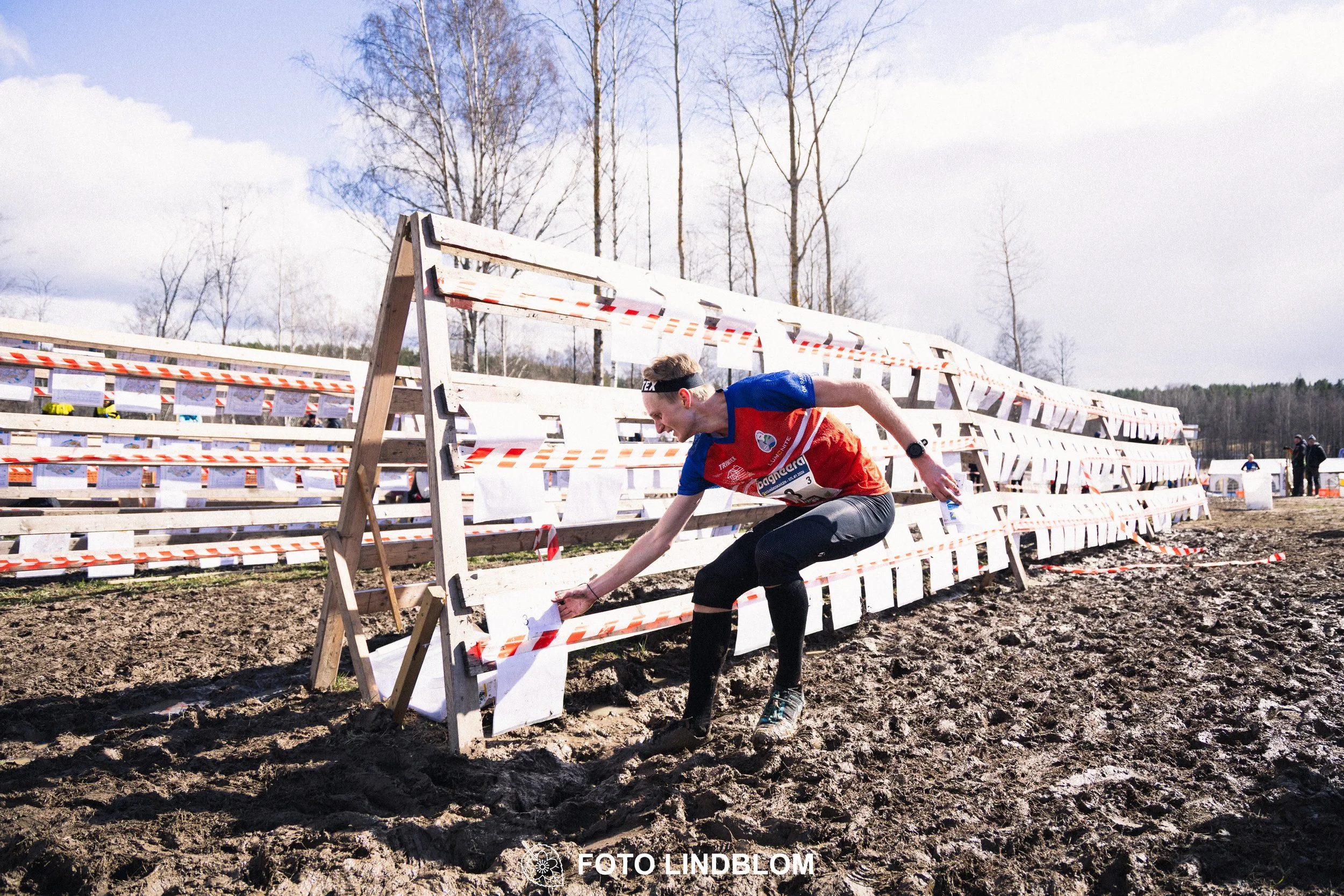 A moment from Kolmårdskavlen, part of the Swedish relay league 2026, captured by Foto Lindblom.