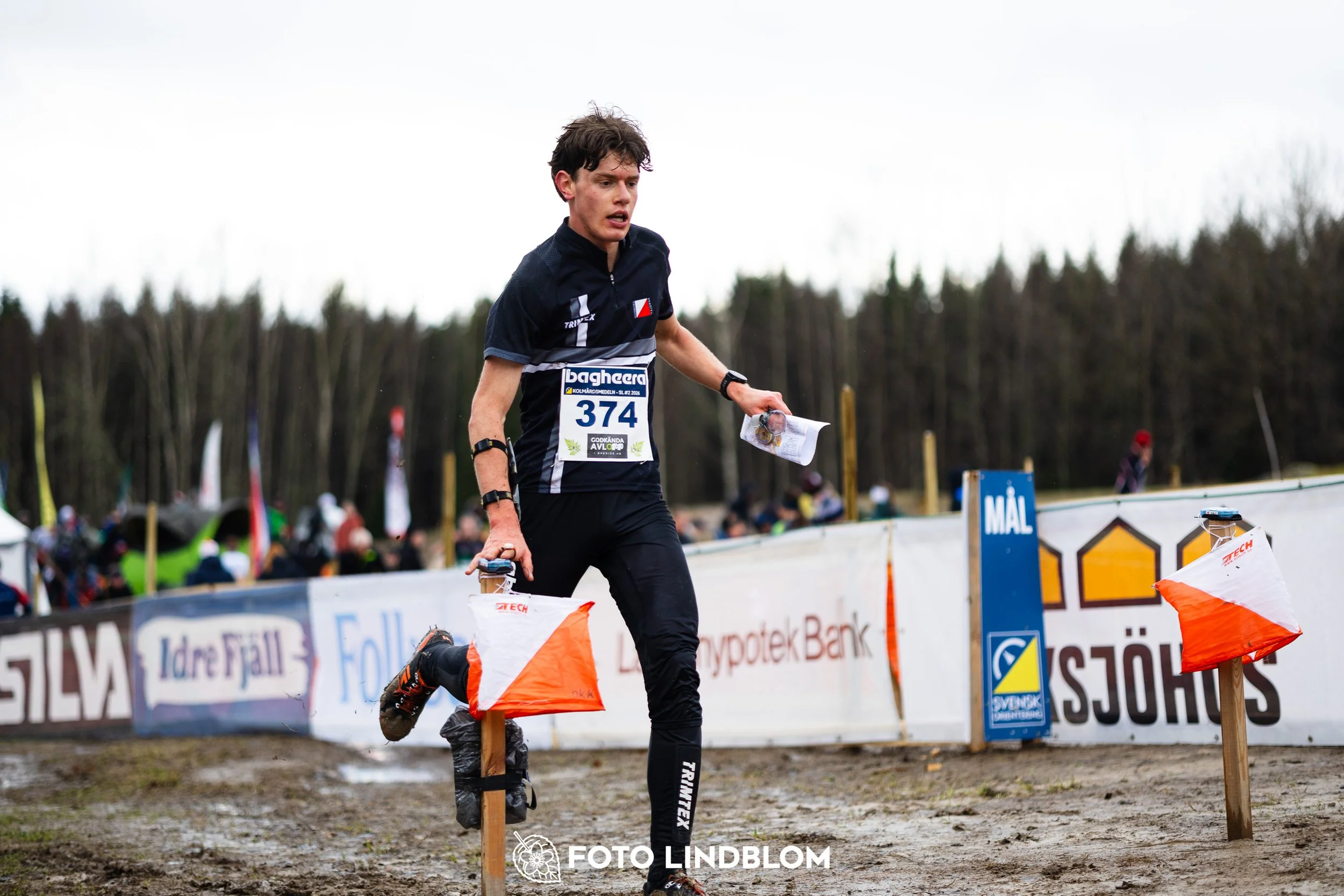A scene from the Swedish League orienteering competition in Kolmården spring 2026, captured by Foto Lindblom.