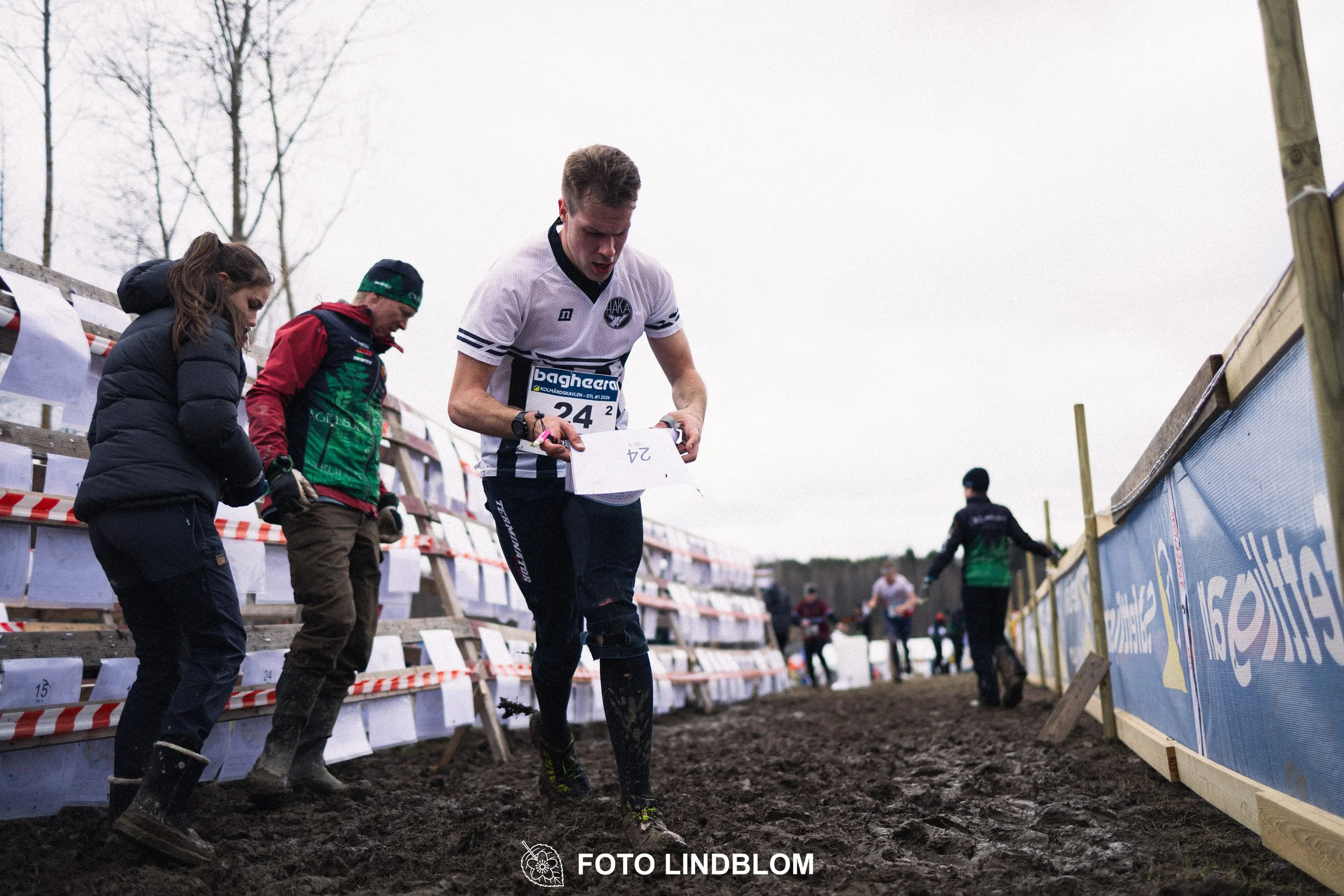 A moment from Kolmårdskavlen, part of the Swedish relay league 2026, captured by Foto Lindblom.