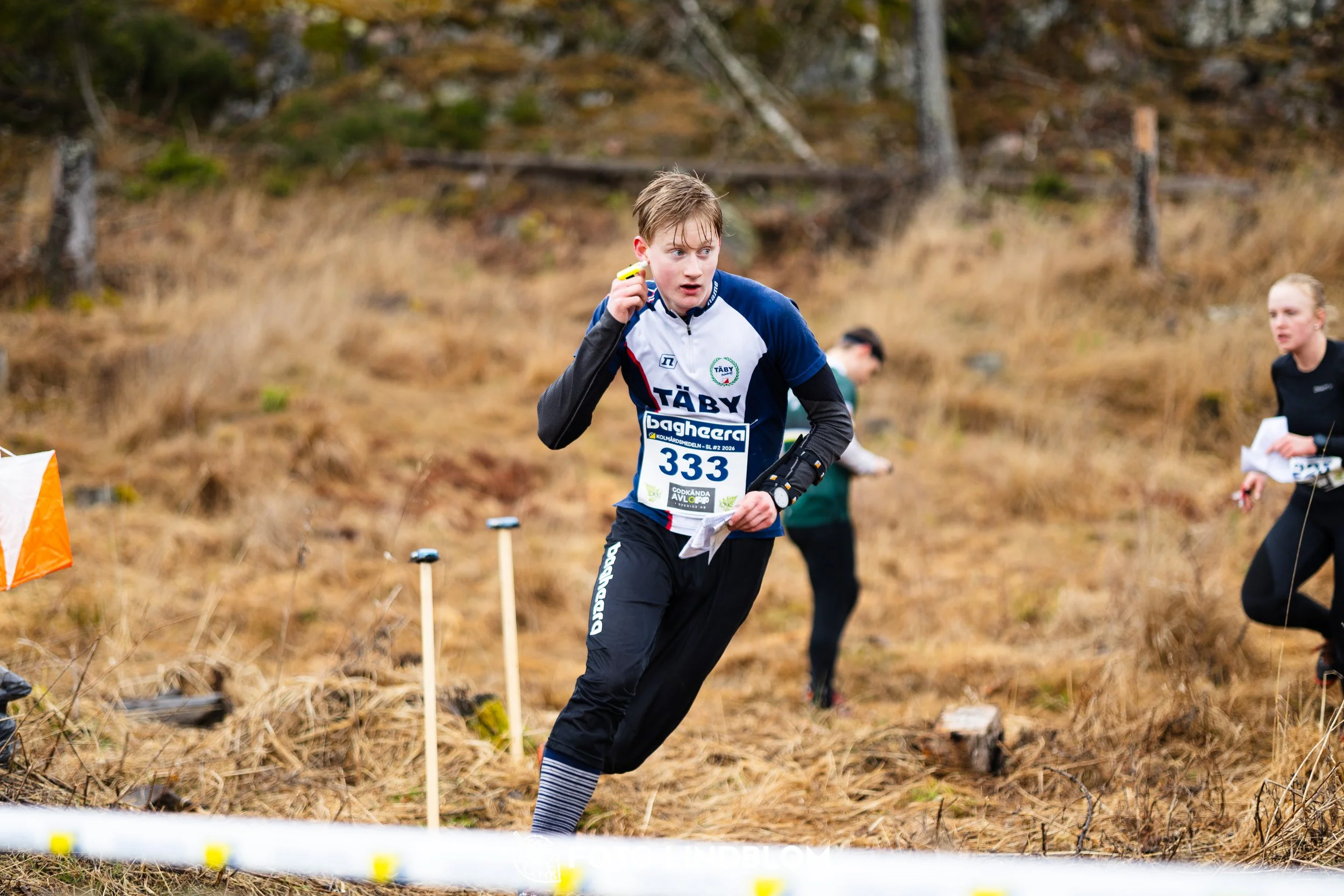 A photo from a forest orienteering competition in Kolmården as part of the Swedish League 2026 season, captured by Foto Lindblom.
