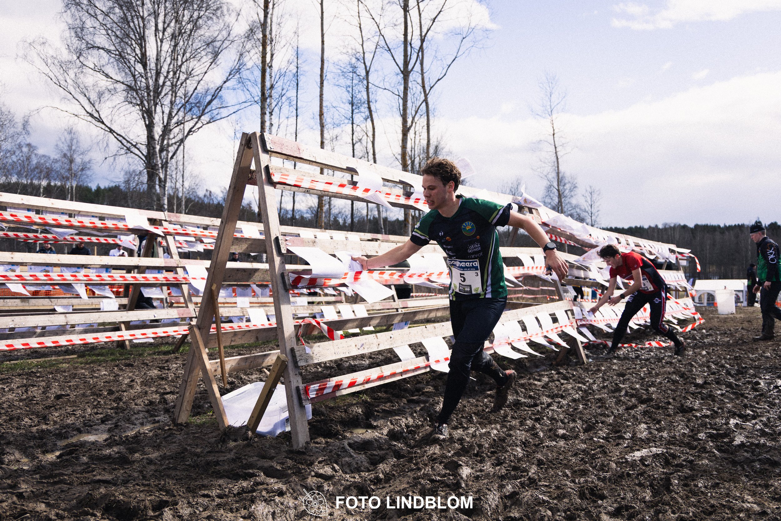 A moment from the relay orienteering event Kolmårdskavlen in spring 2026, captured by Foto Lindblom.