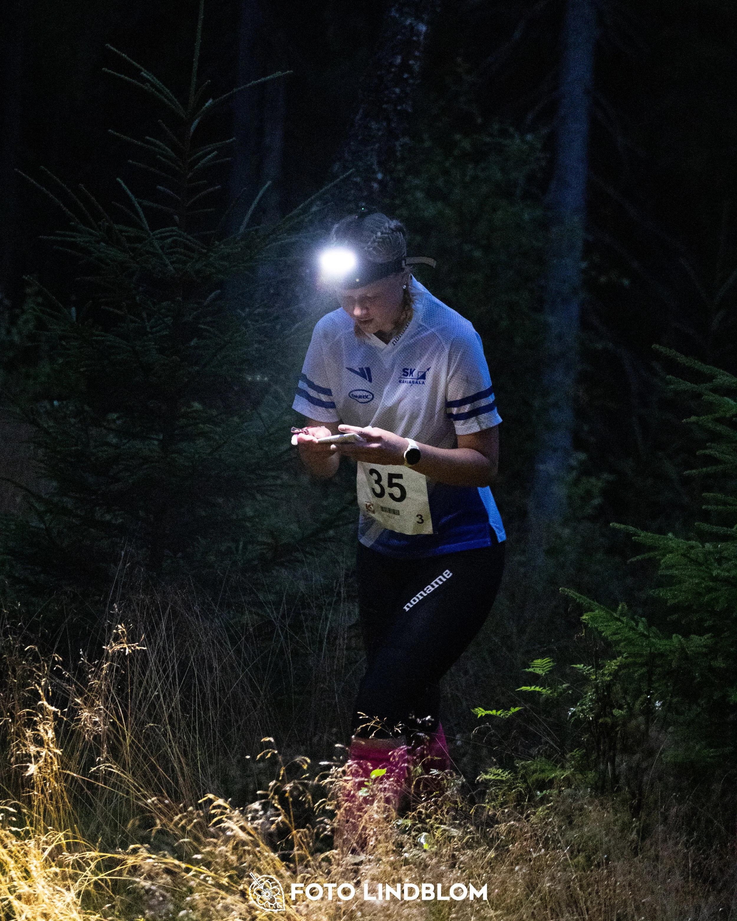 A picture from the youth 10 mila orienteering competition taken by Foto Lindblom