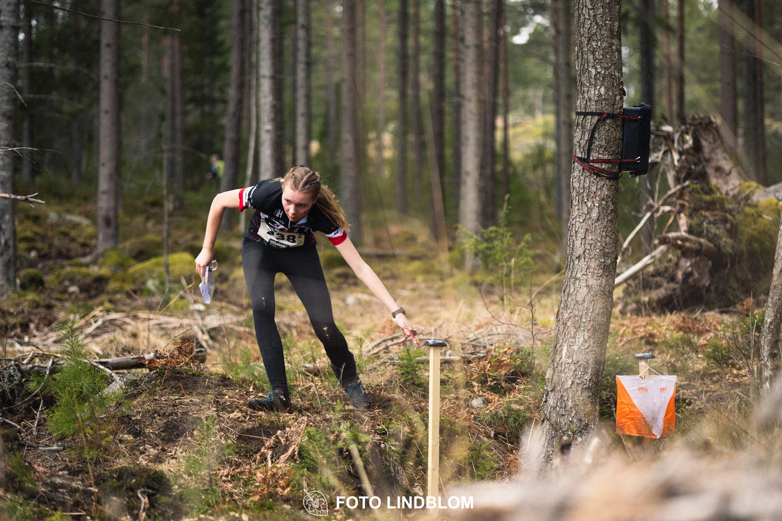 A moment from Kolmårdskavlen, part of the Swedish relay league 2026, captured by Foto Lindblom.
