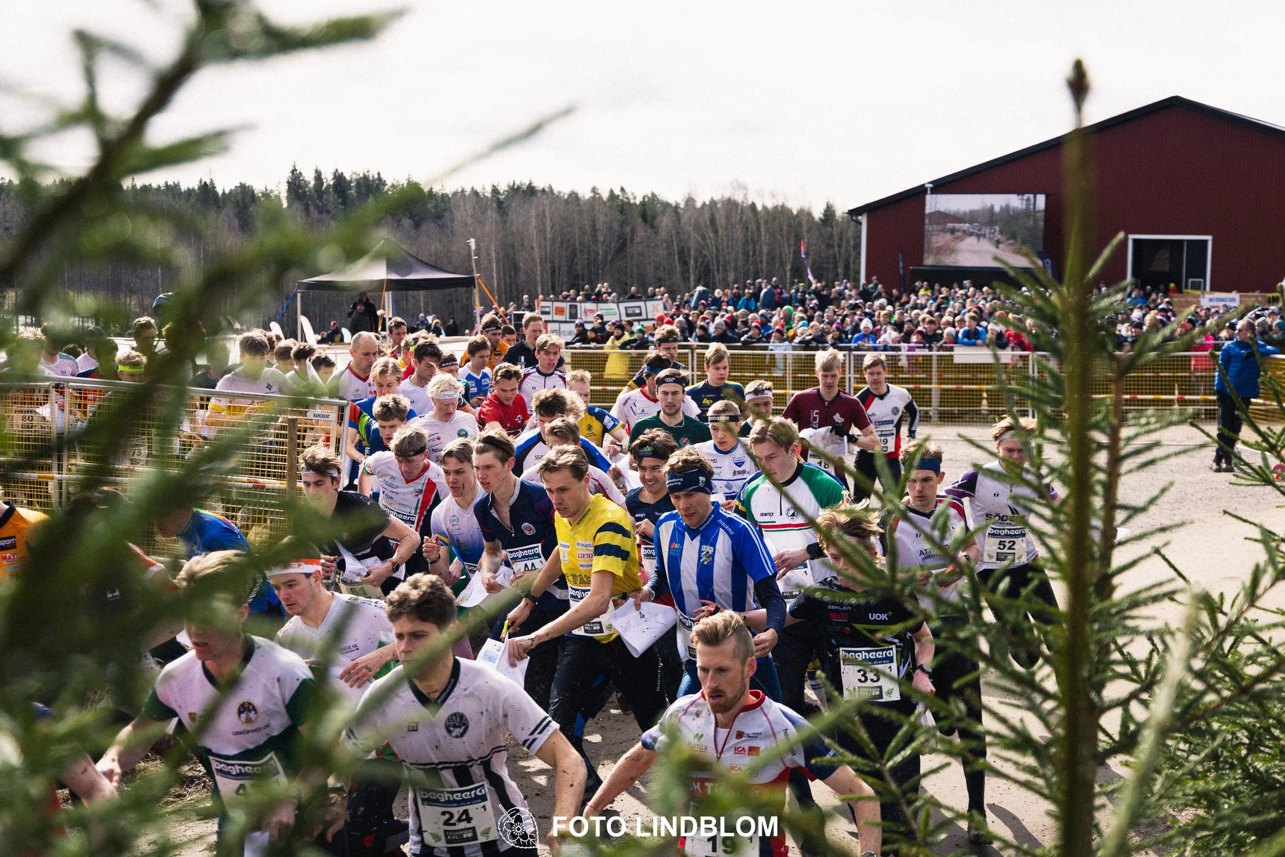 A photo from a relay orienteering competition in Kolmården during the 2026 Stafettligan season, captured by Foto Lindblom.
