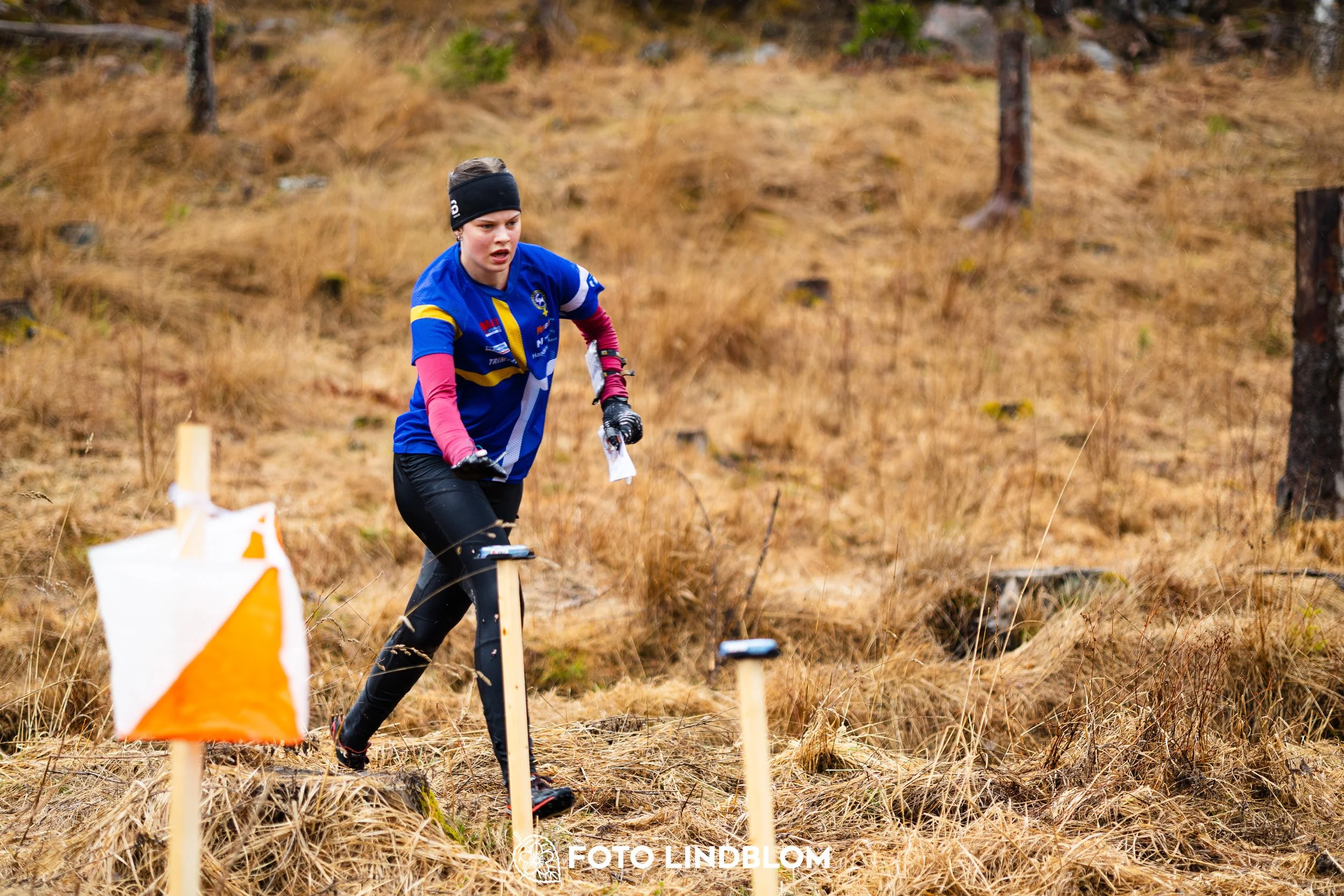A moment from the 2026 Swedish League middle distance orienteering event in Kolmården, captured by Foto Lindblom.