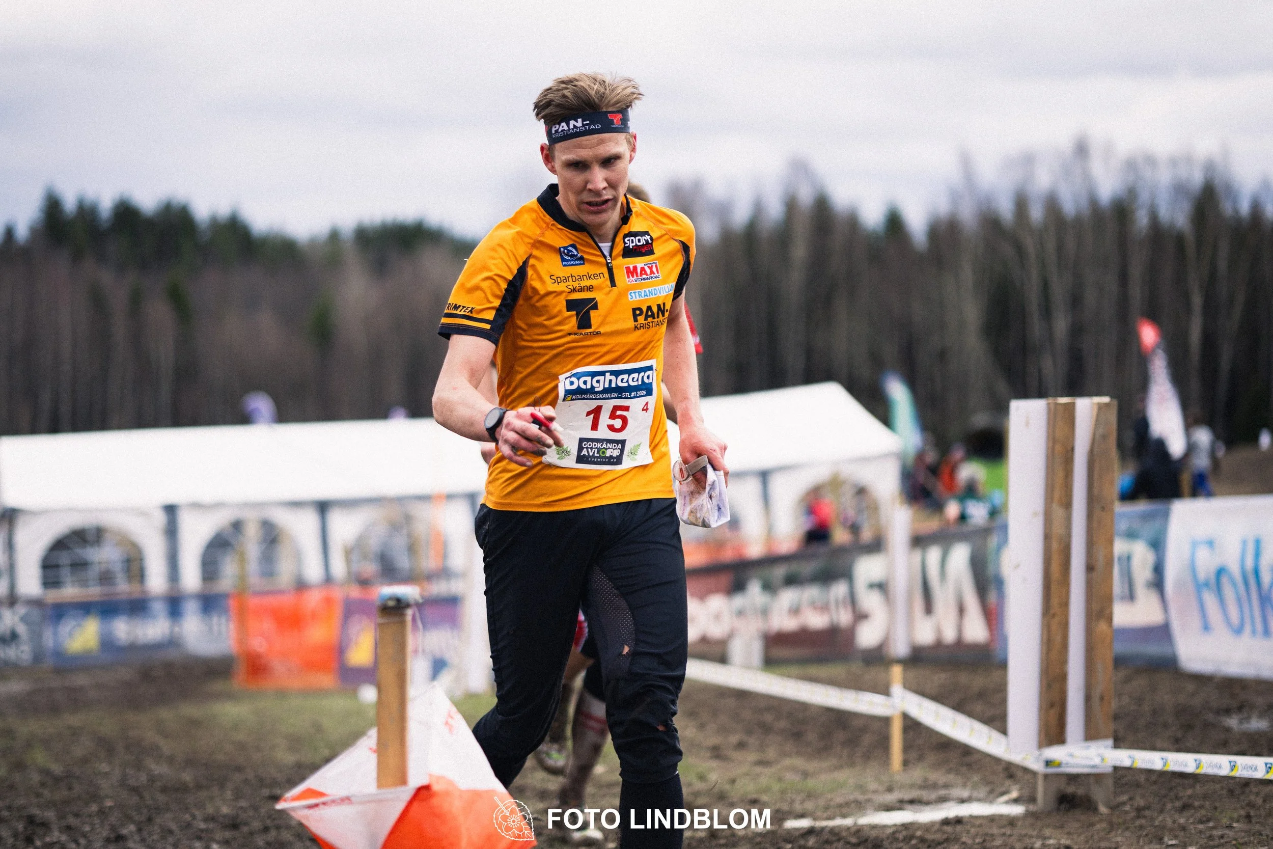 A moment from Kolmårdskavlen, part of the Swedish relay league 2026, captured by Foto Lindblom.