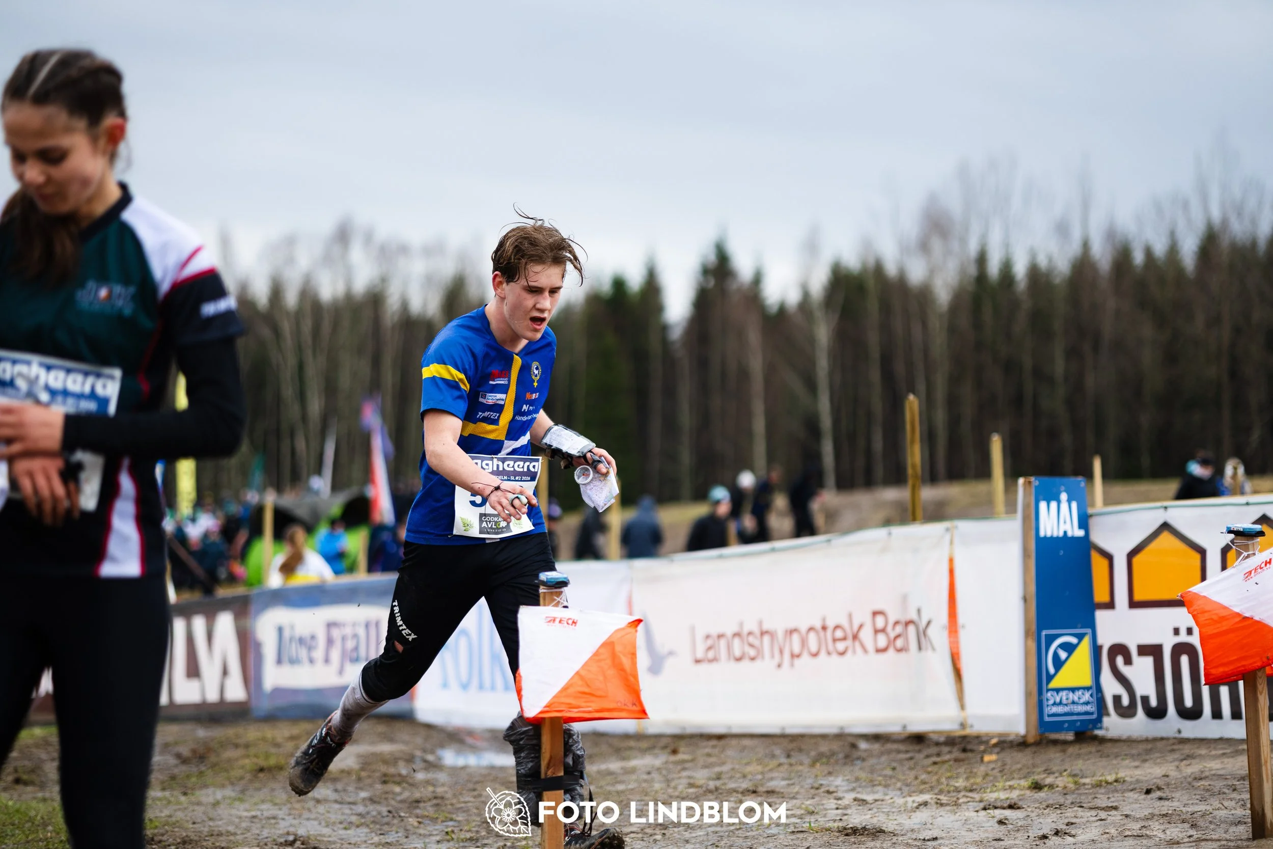 A scene from the Swedish League orienteering competition in Kolmården spring 2026, captured by Foto Lindblom.