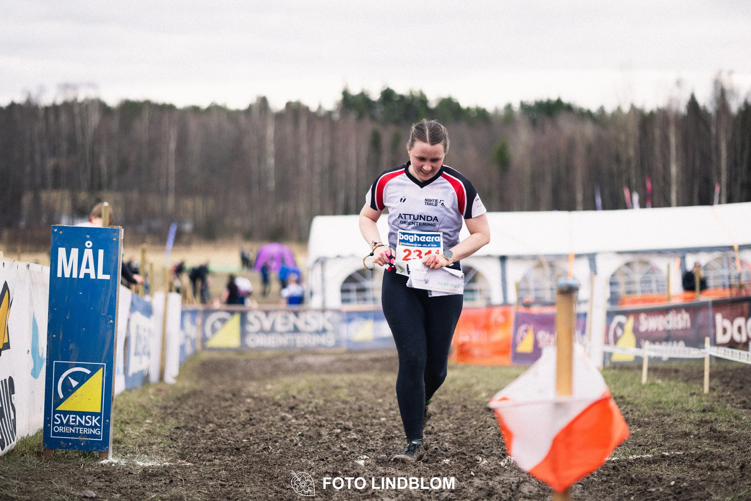 A scene from Kolmårdskavlen, the opening stage of the Swedish relay league 2026, captured by Foto Lindblom.