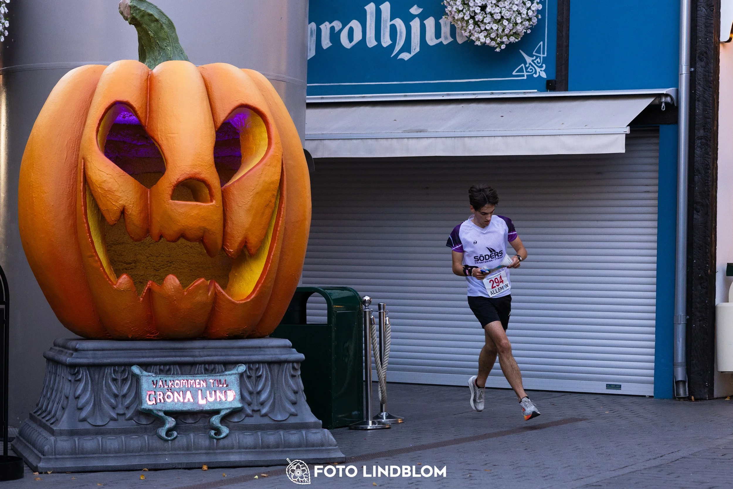 A picture from the orienteering event called Gröna Lund Sprinten taken by Foto Lindblom