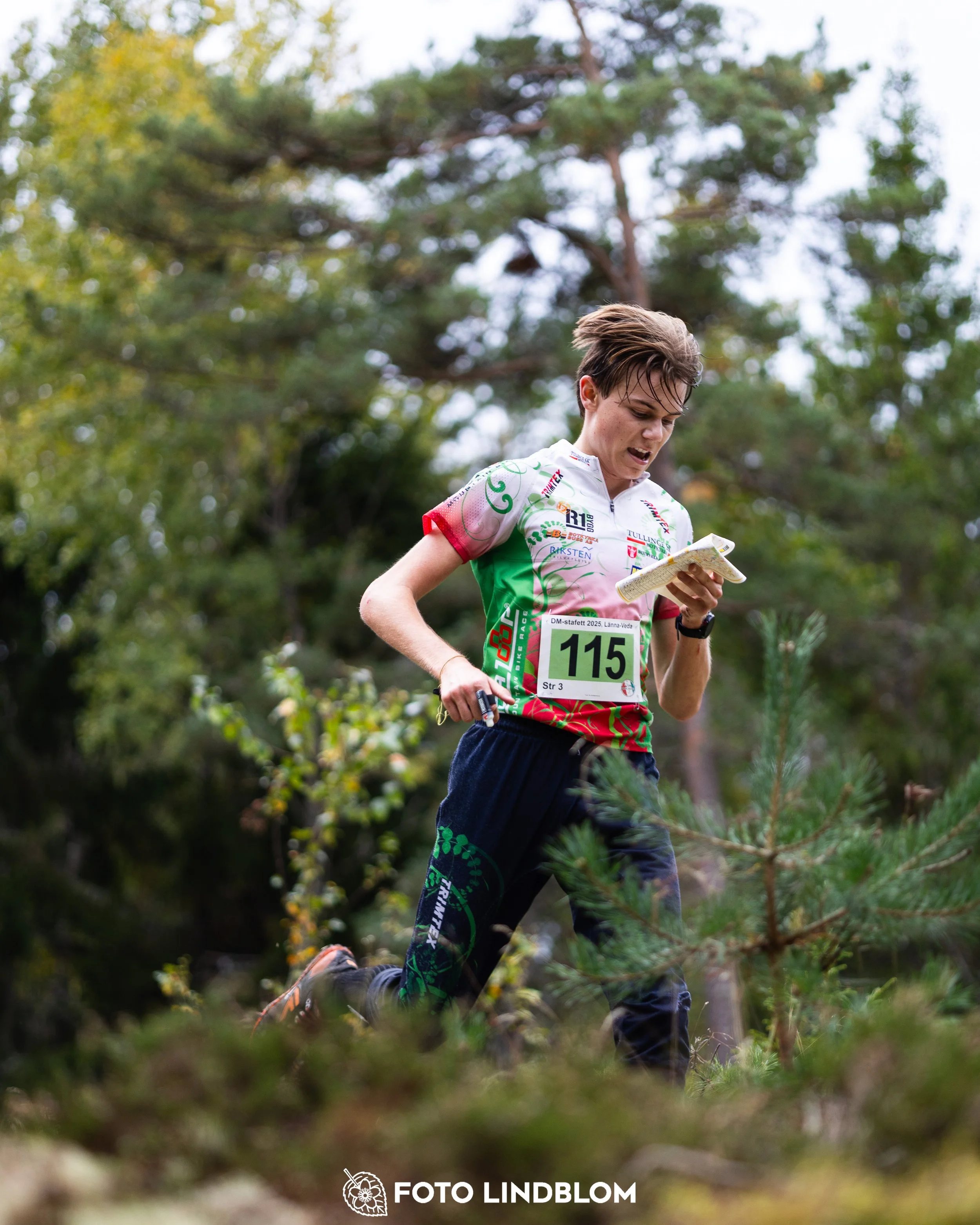 A picture from the Stockholm district championship in relay orienteering taken by Foto Lindblom