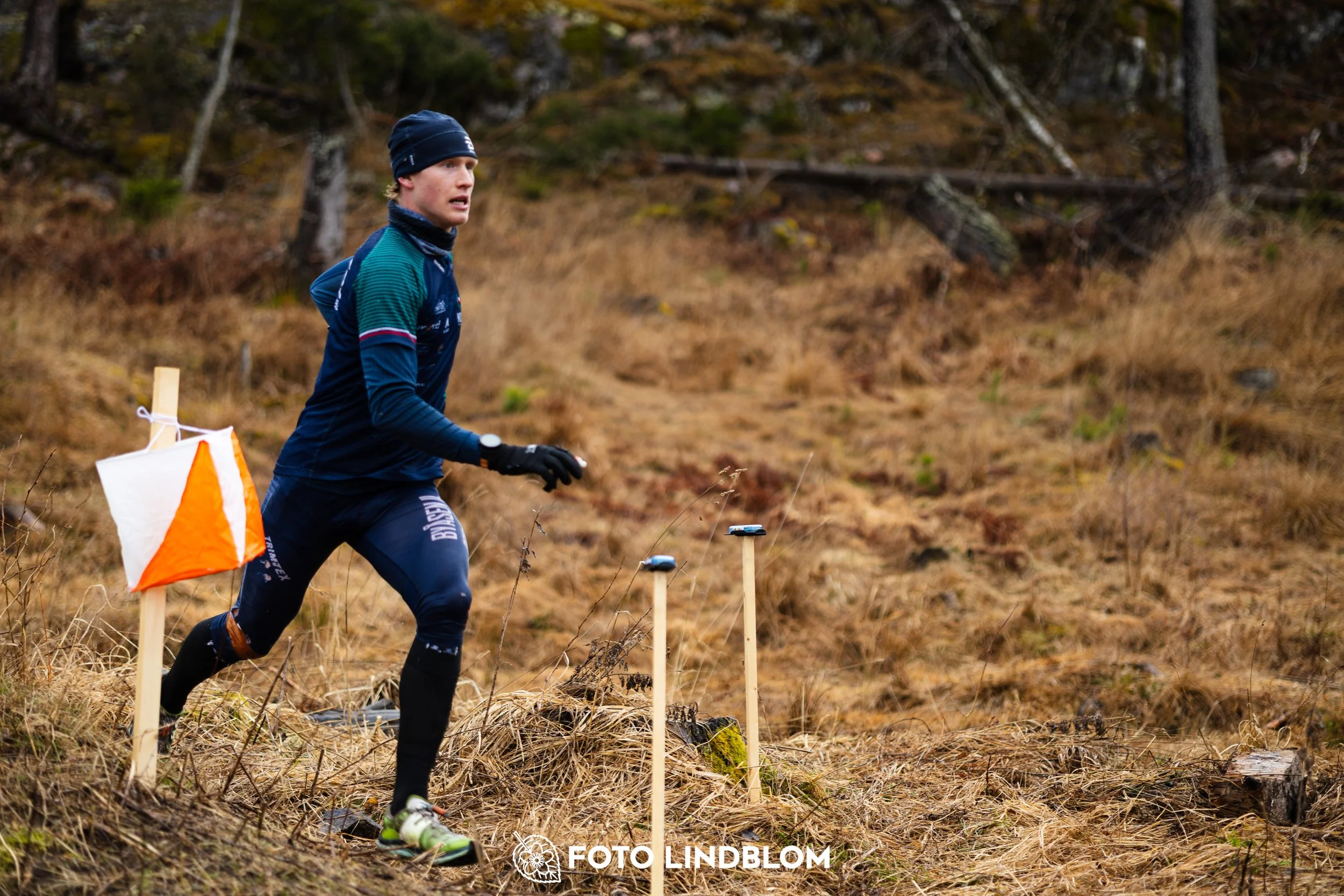 A photo from a Swedish orienteering league race in Kolmården during spring 2026, captured by Foto Lindblom.