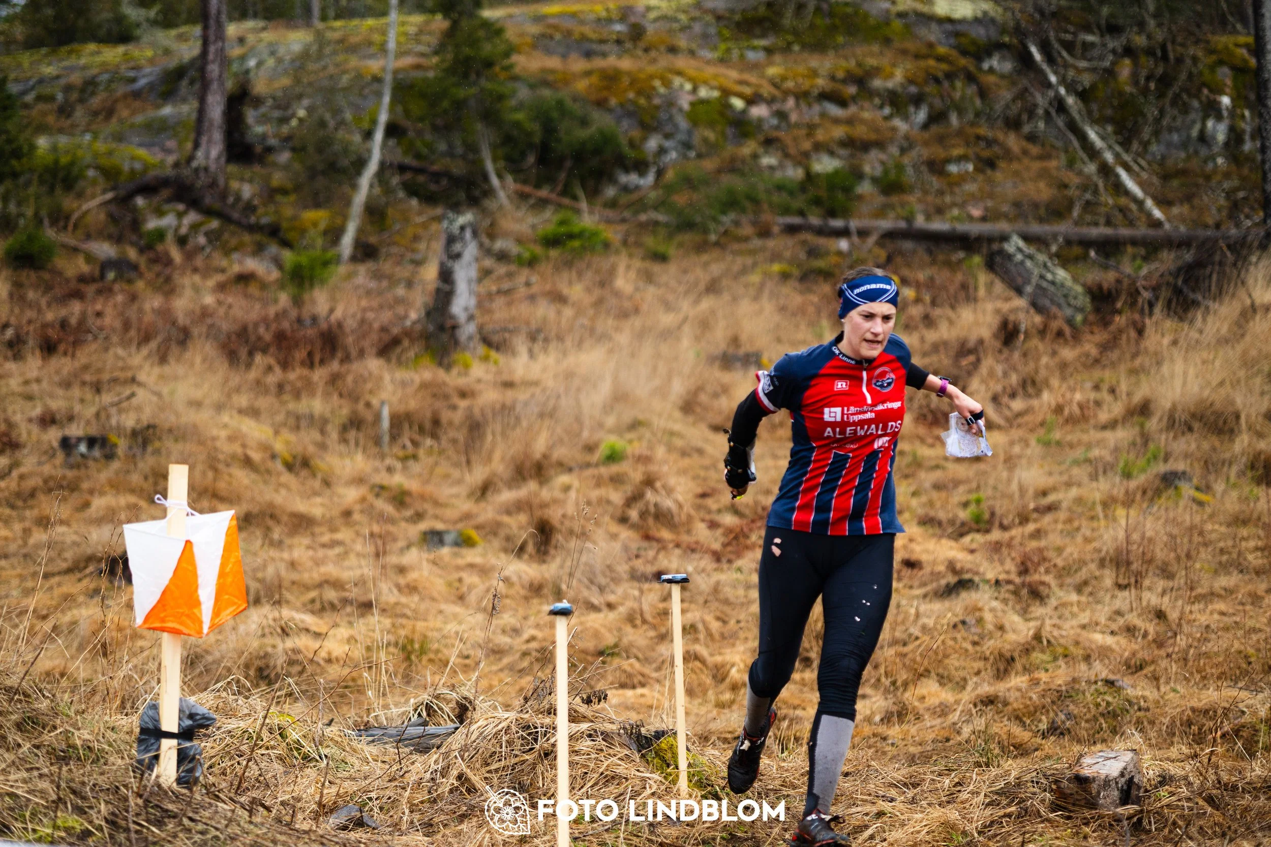 A moment captured during the Swedish League orienteering competition in Kolmården 2026 by Foto Lindblom.