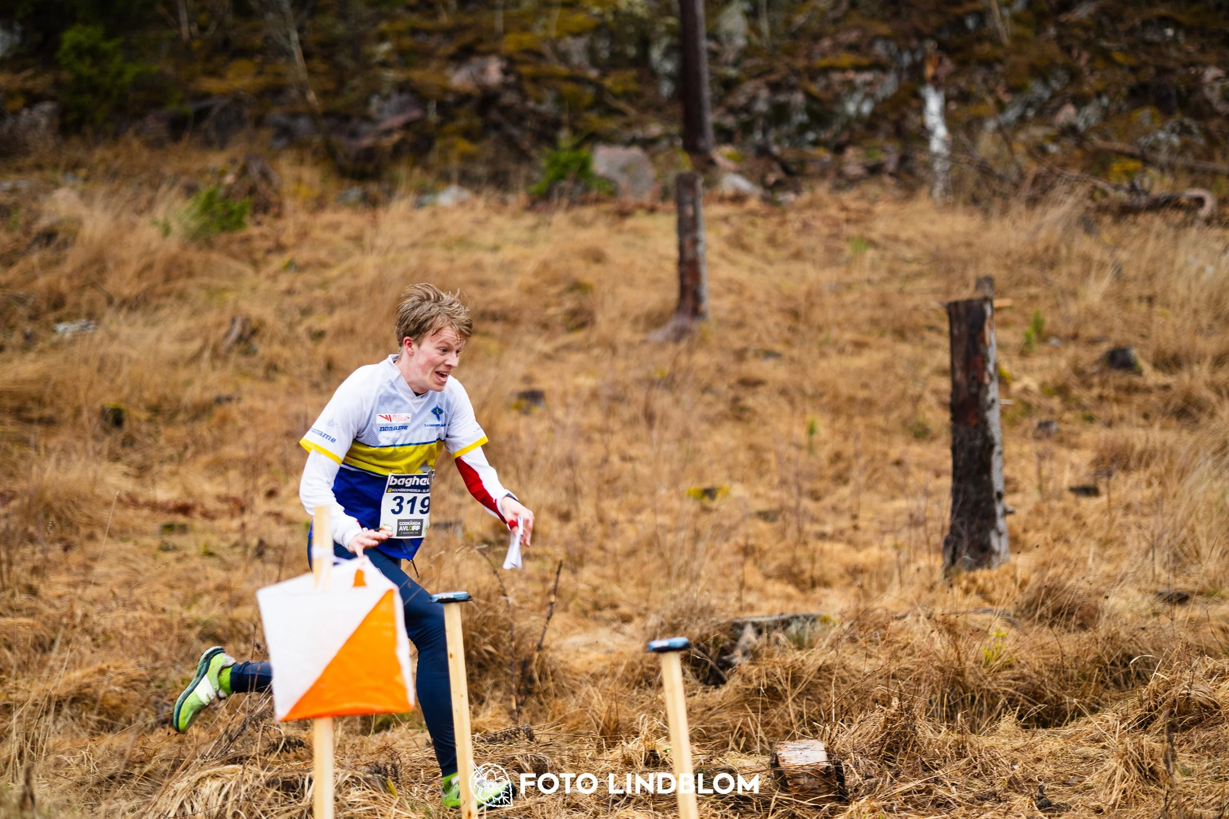 A moment captured during the Swedish League orienteering competition in Kolmården 2026 by Foto Lindblom.