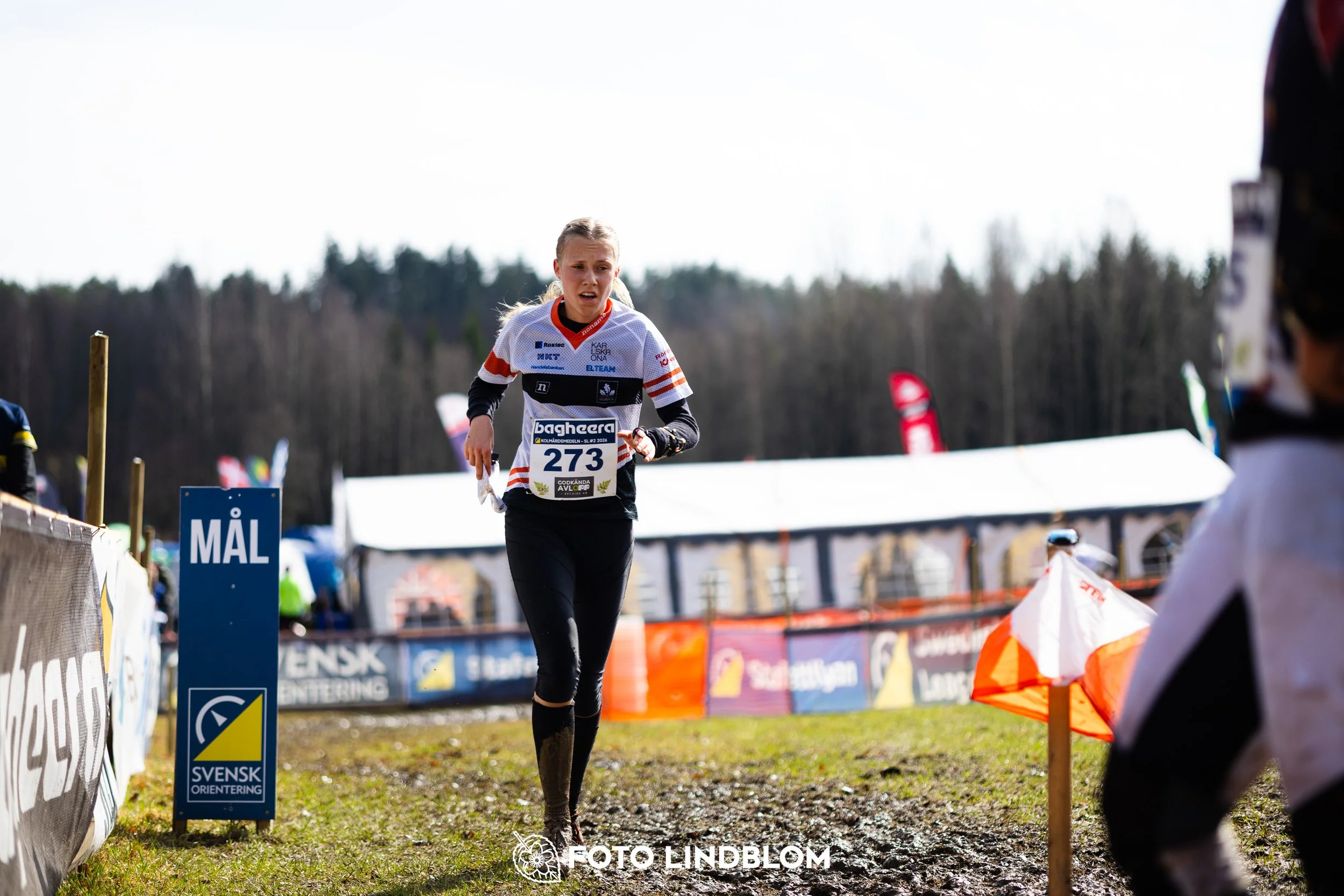 A photo from a Swedish orienteering league race in Kolmården during spring 2026, captured by Foto Lindblom.