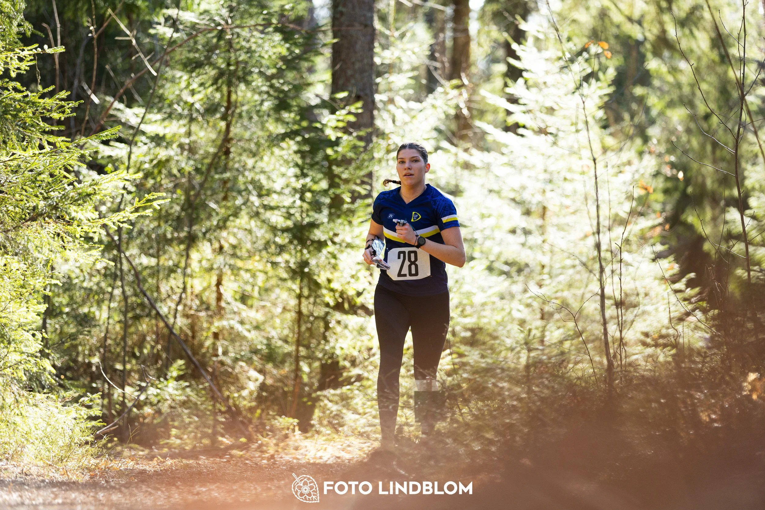 Orienteering competition scene from Nyköpingsorienteringen 2026 in Sweden’s natural forest environment, captured by Foto Lindblom.