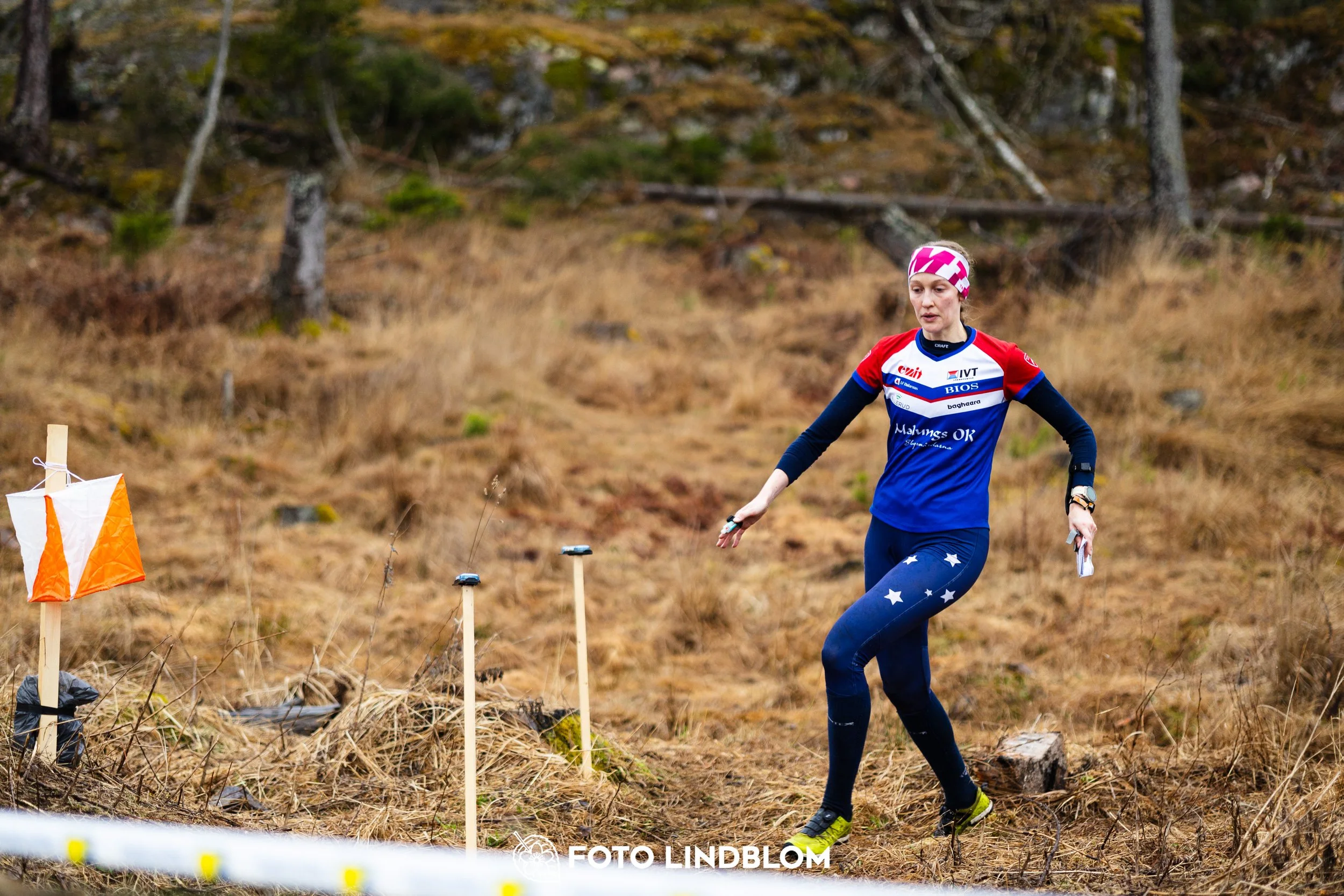 A scene from the Swedish League orienteering competition in Kolmården spring 2026, captured by Foto Lindblom.