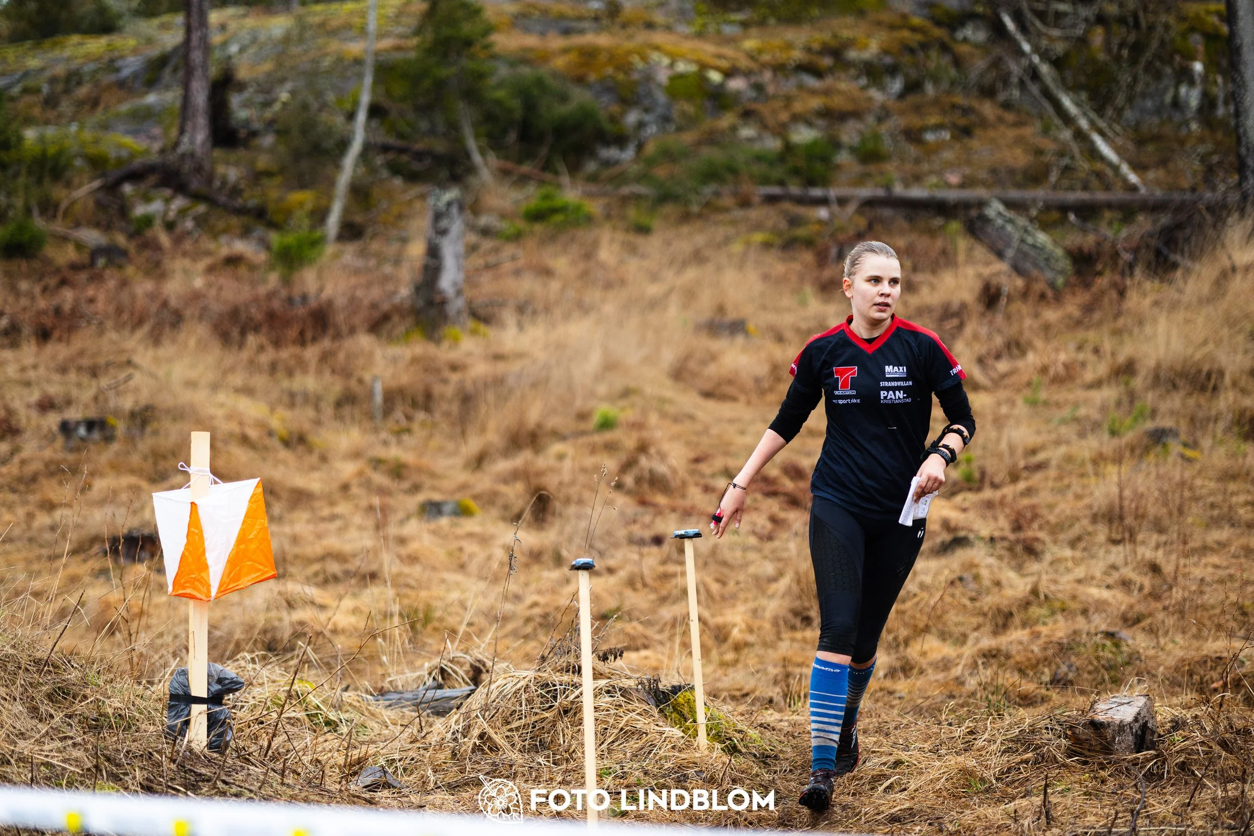 A photo from a Swedish orienteering league race in Kolmården during spring 2026, captured by Foto Lindblom.